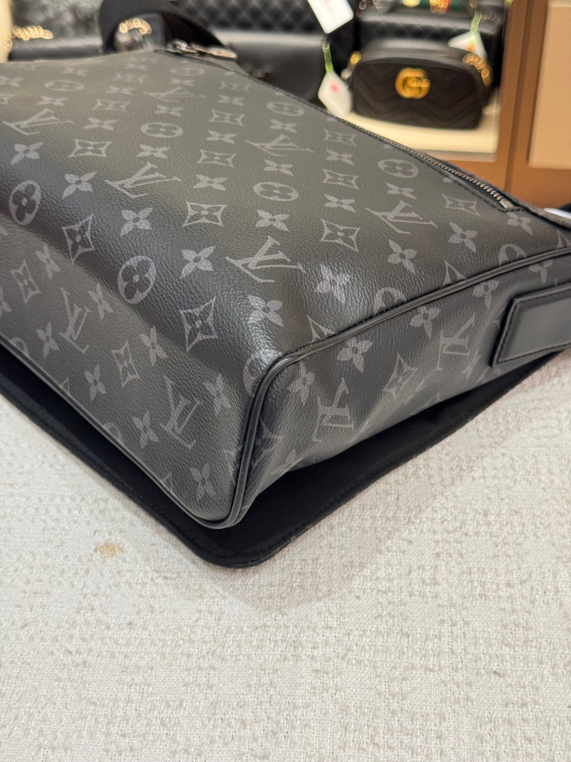 Louis Vuitton Mesenger Monogram Eclipse