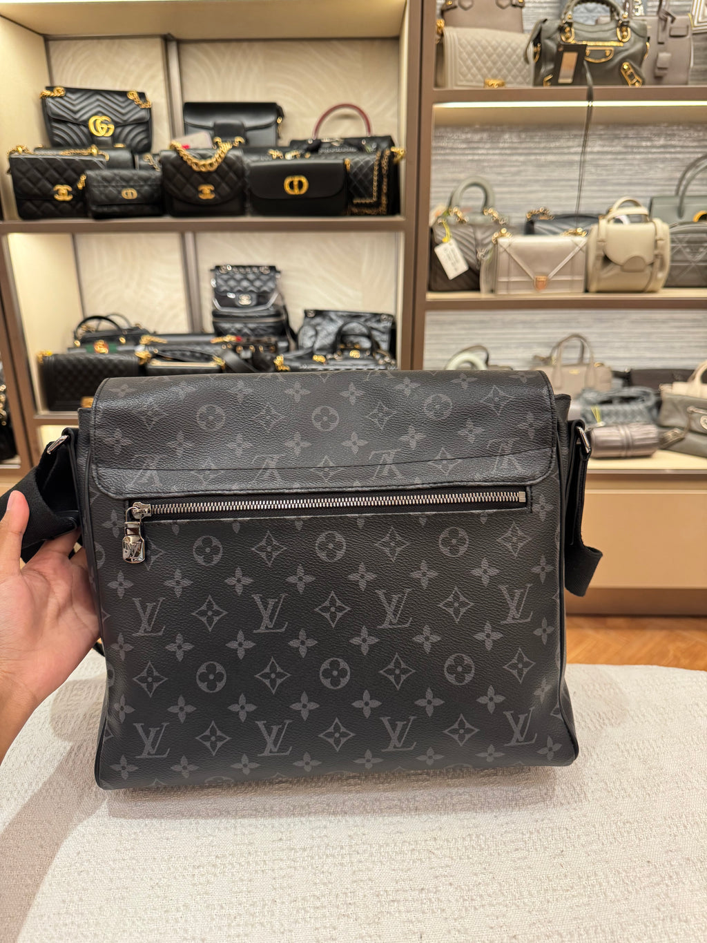 Louis Vuitton Mesenger Monogram Eclipse