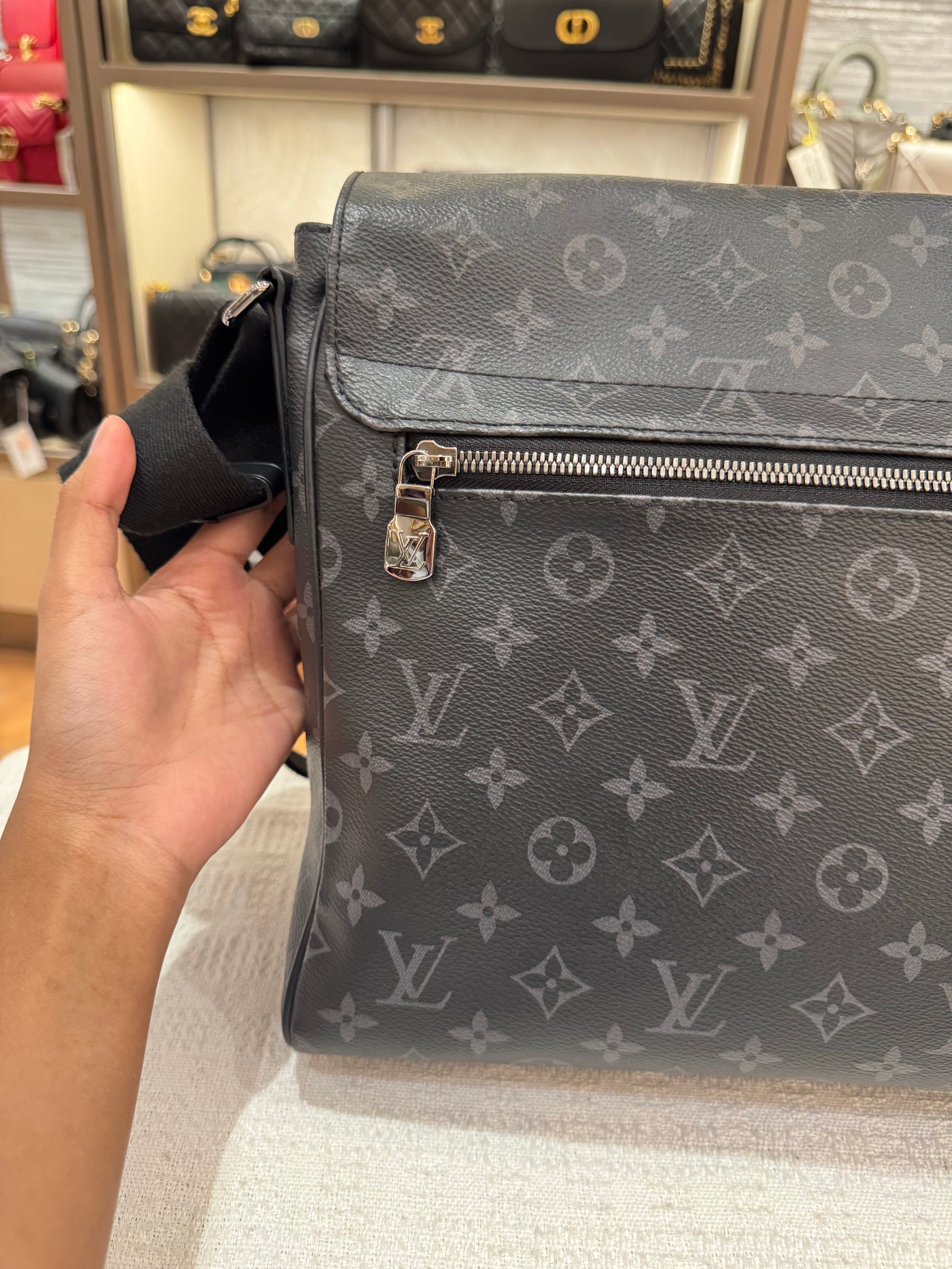 Louis Vuitton Mesenger Monogram Eclipse