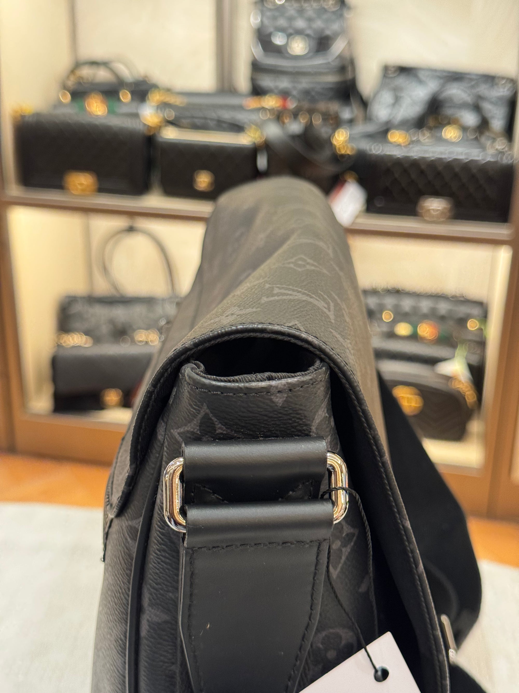 Louis Vuitton Mesenger Monogram Eclipse