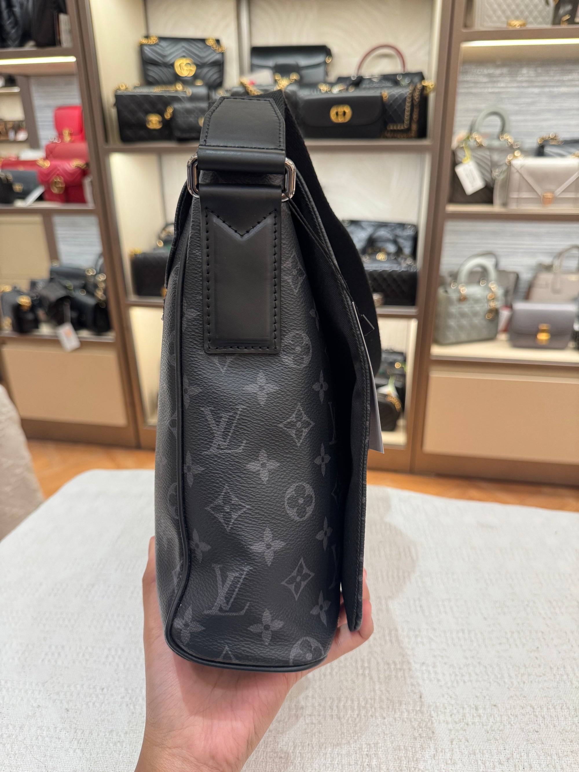 Louis Vuitton Mesenger Monogram Eclipse