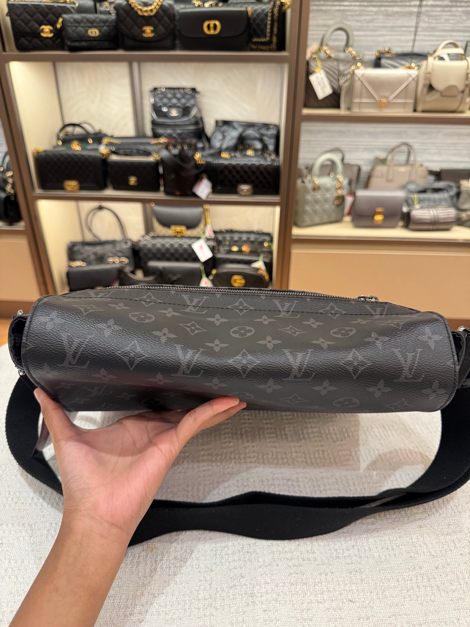 Louis Vuitton Mesenger Monogram Eclipse
