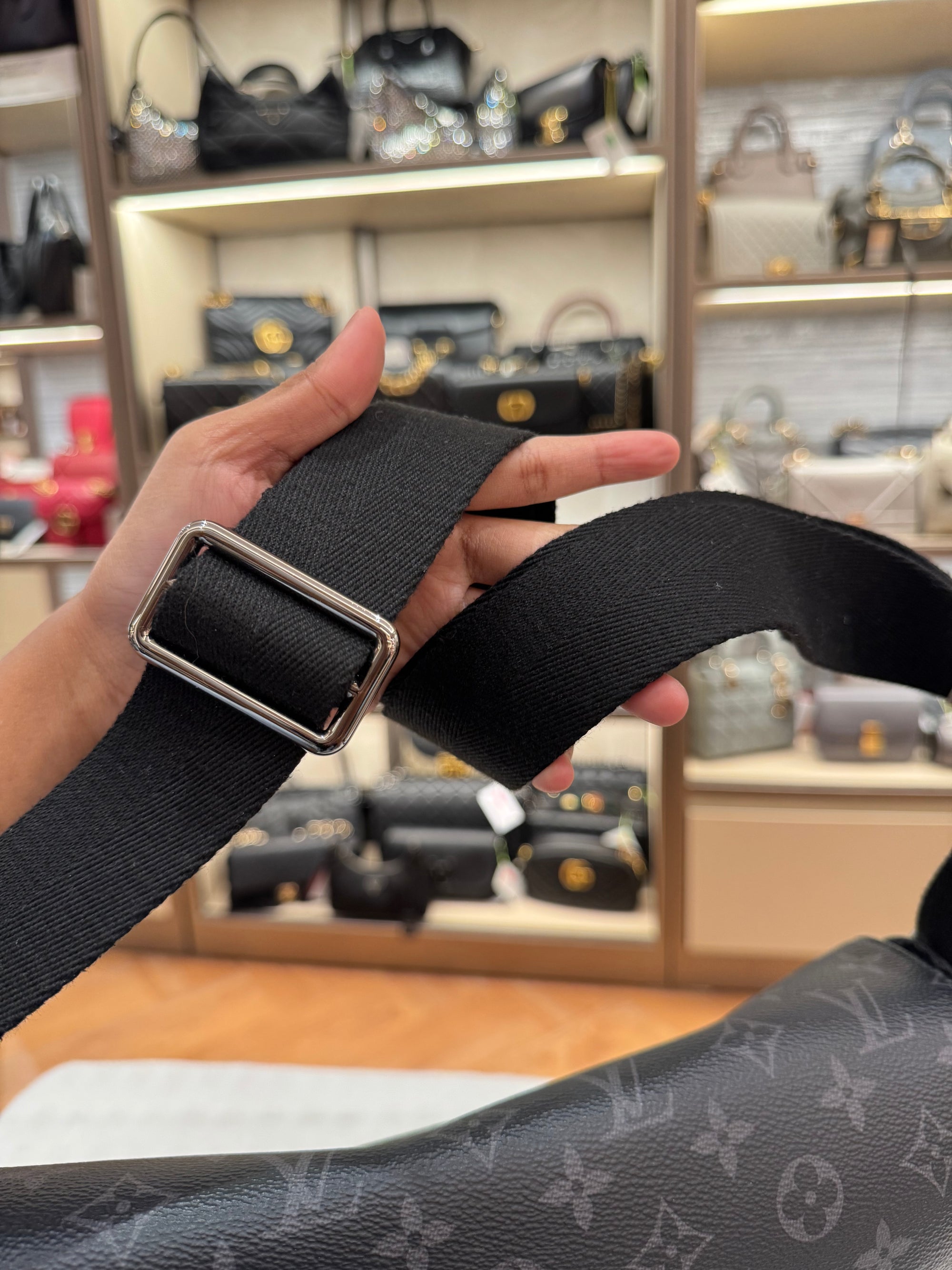 Louis Vuitton Mesenger Monogram Eclipse
