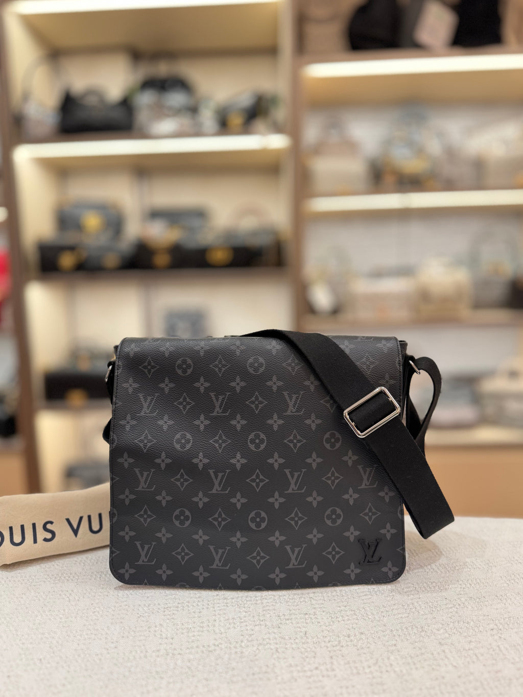 Louis Vuitton Mesenger Monogram Eclipse