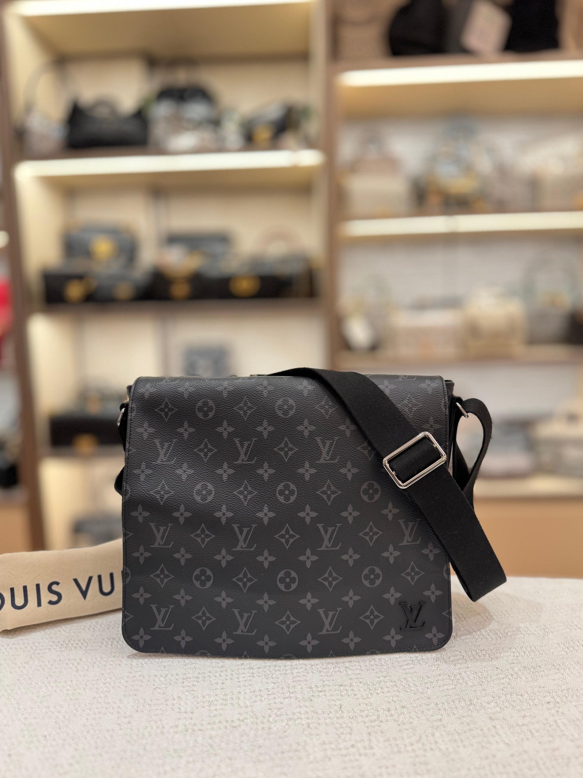 Louis Vuitton Mesenger Monogram Eclipse