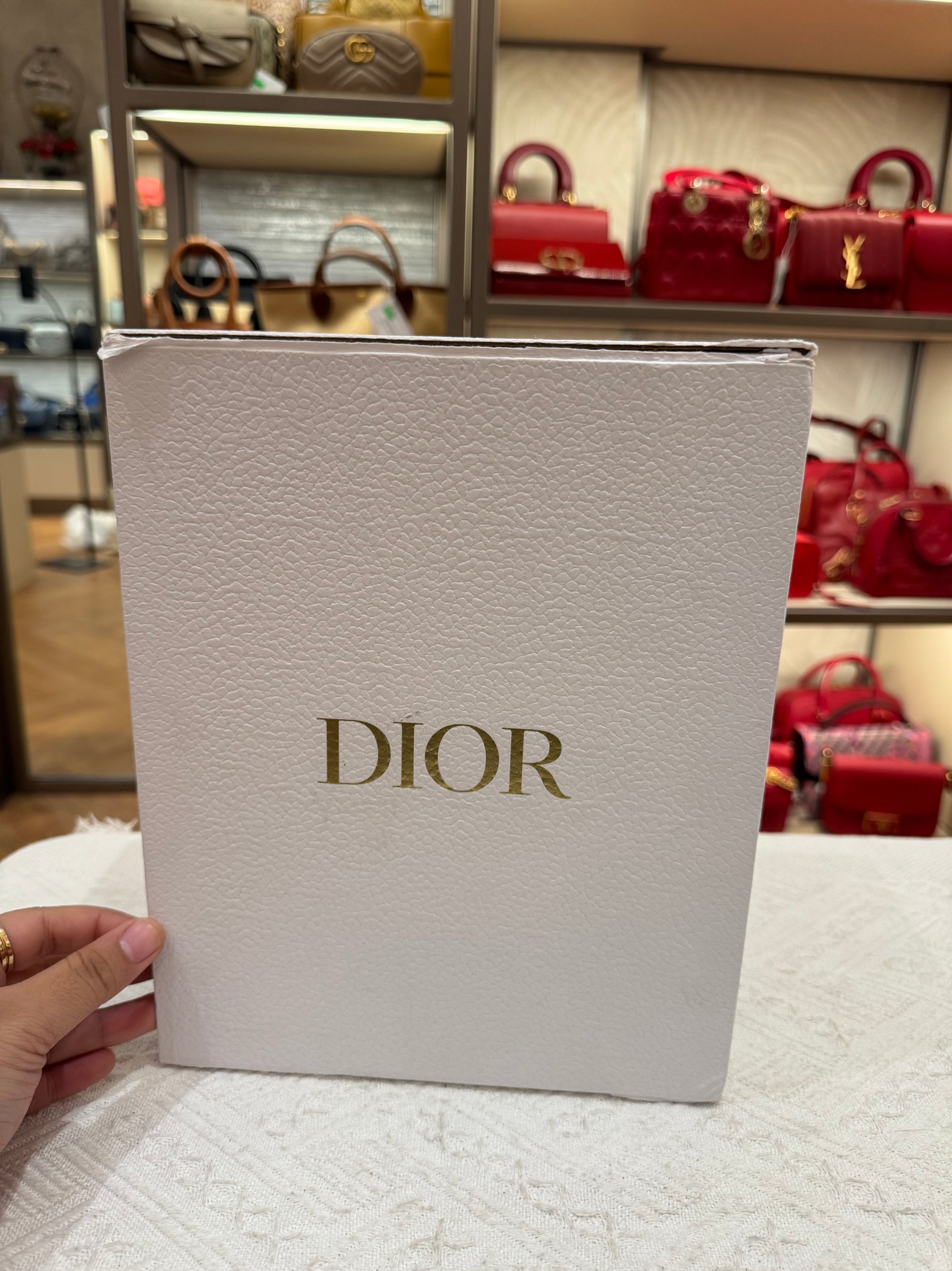 Dior Montaigne East West