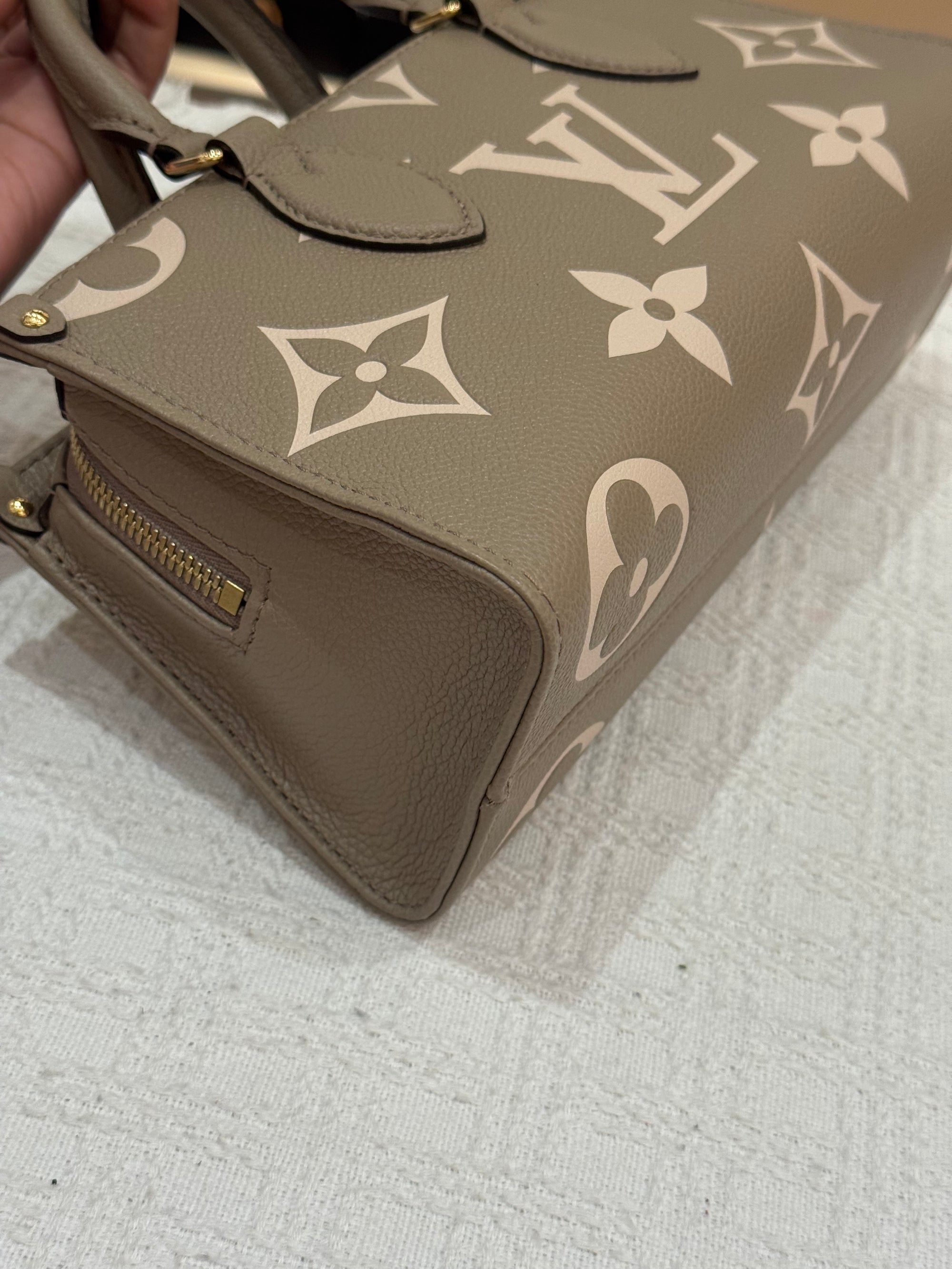 Louis Vuitton On The Go East West Bicolor Monogram Empriante