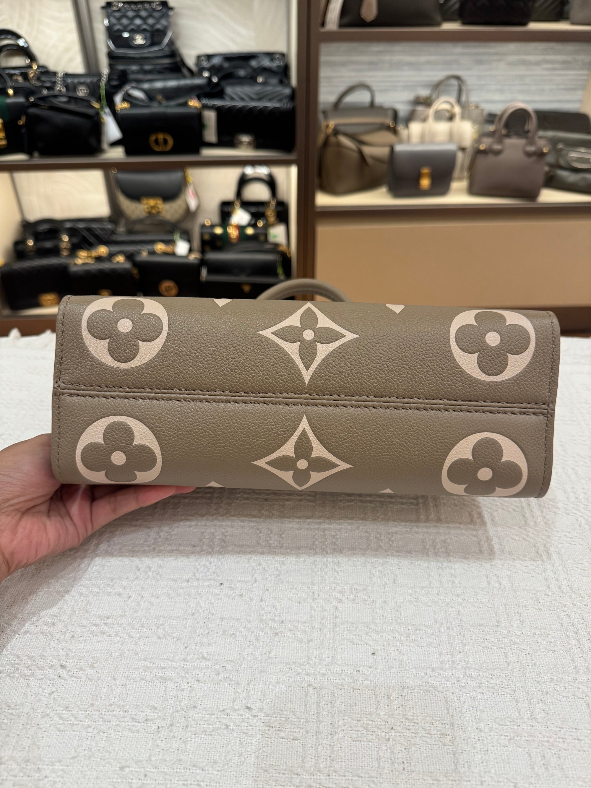 Louis Vuitton On The Go East West Bicolor Monogram Empriante