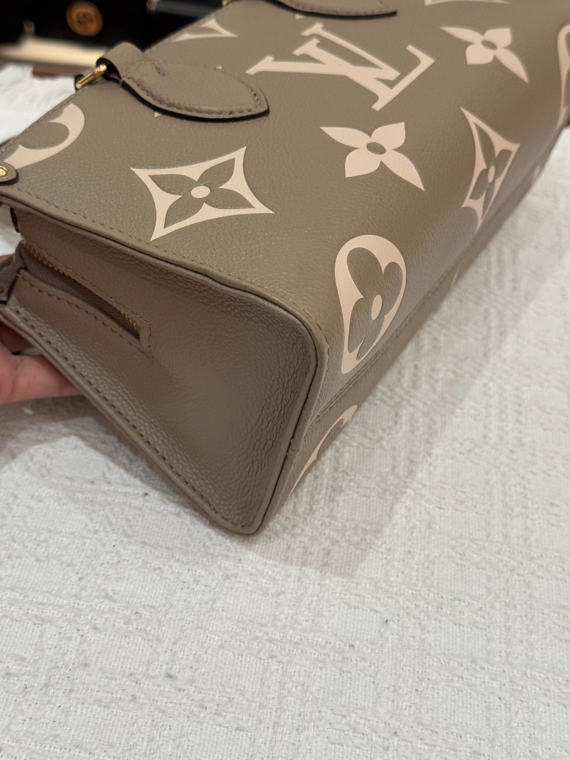 Louis Vuitton On The Go East West Bicolor Monogram Empriante