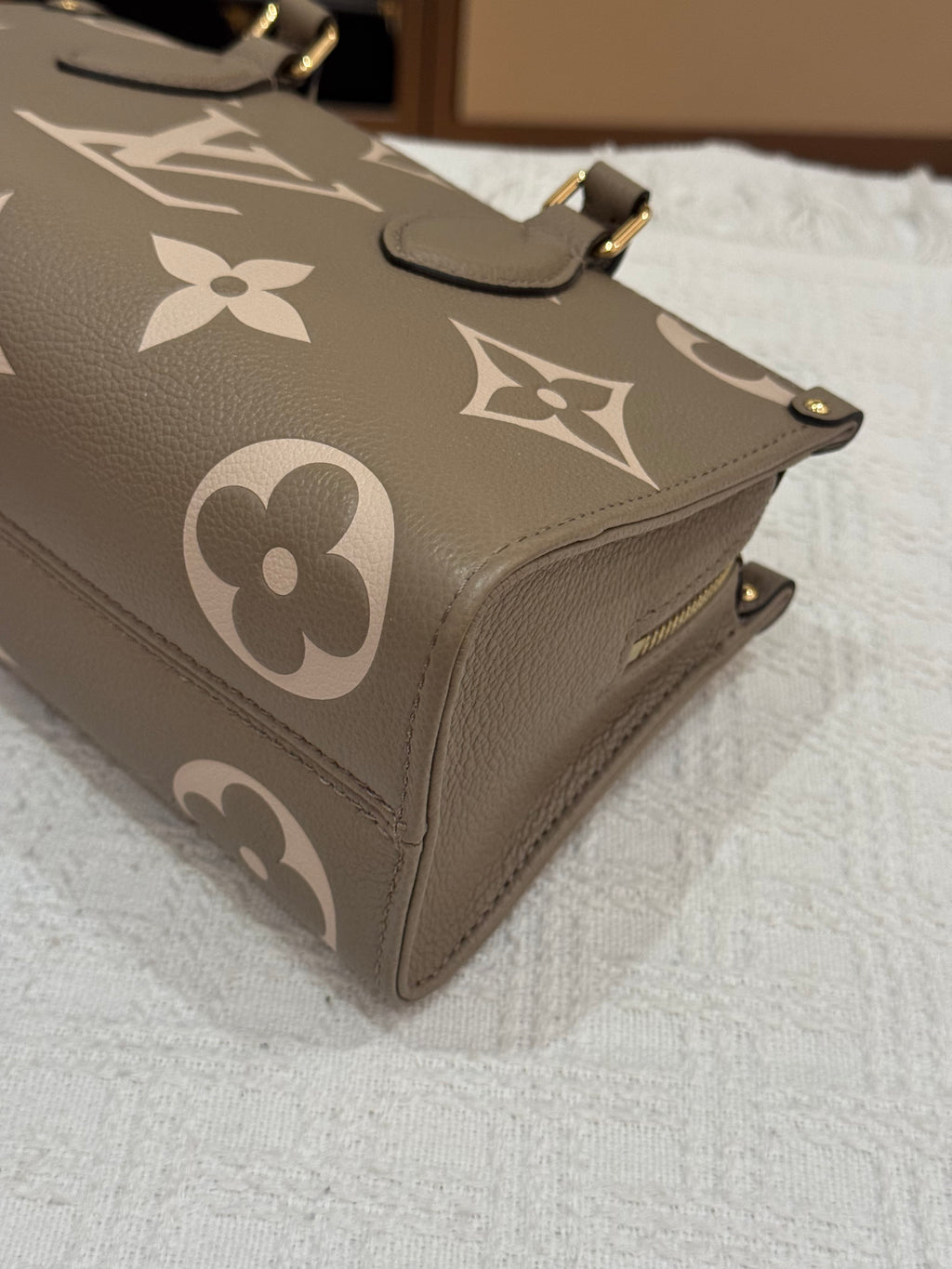 Louis Vuitton On The Go East West Bicolor Monogram Empriante