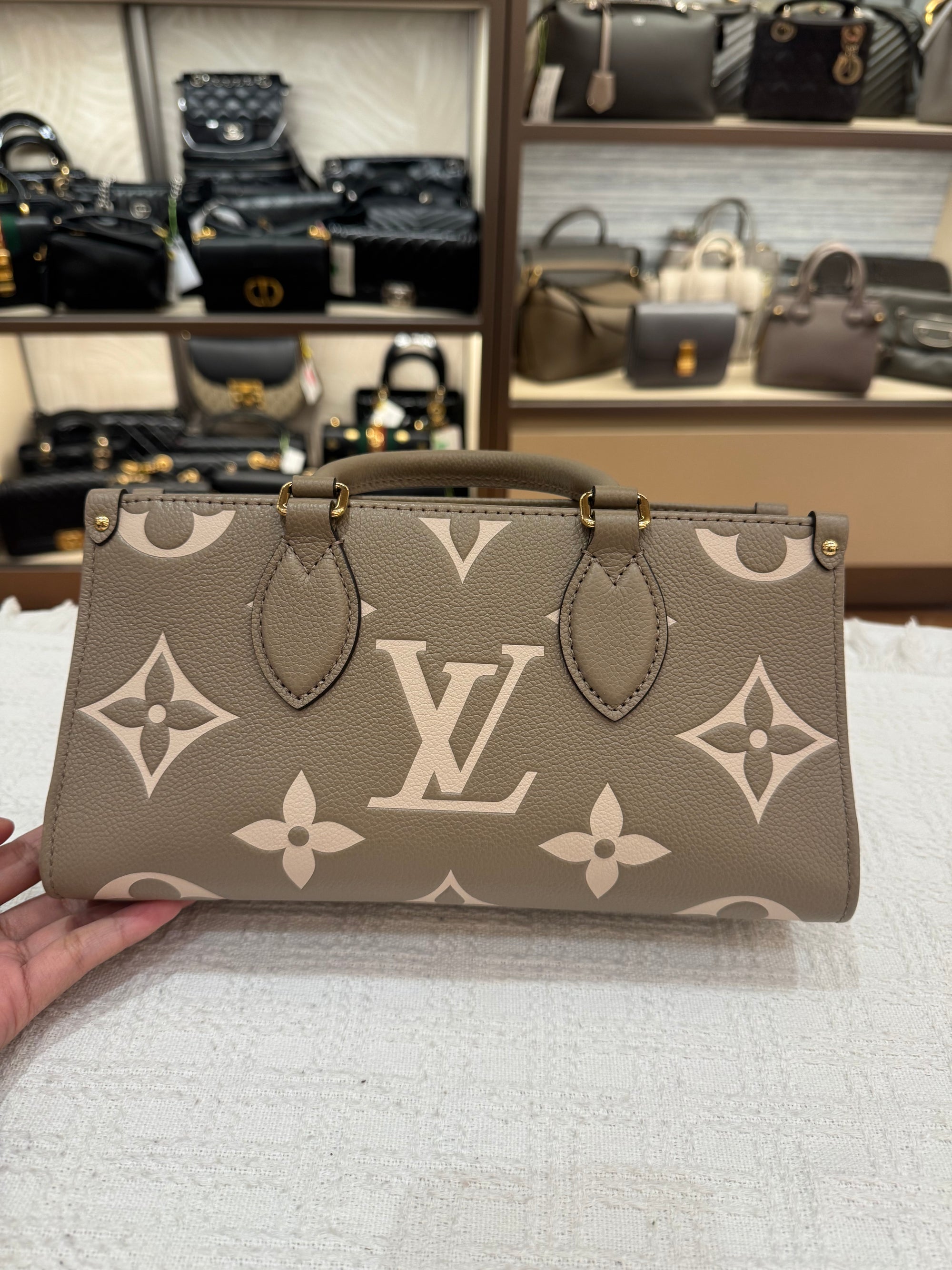 Louis Vuitton On The Go East West Bicolor Monogram Empriante