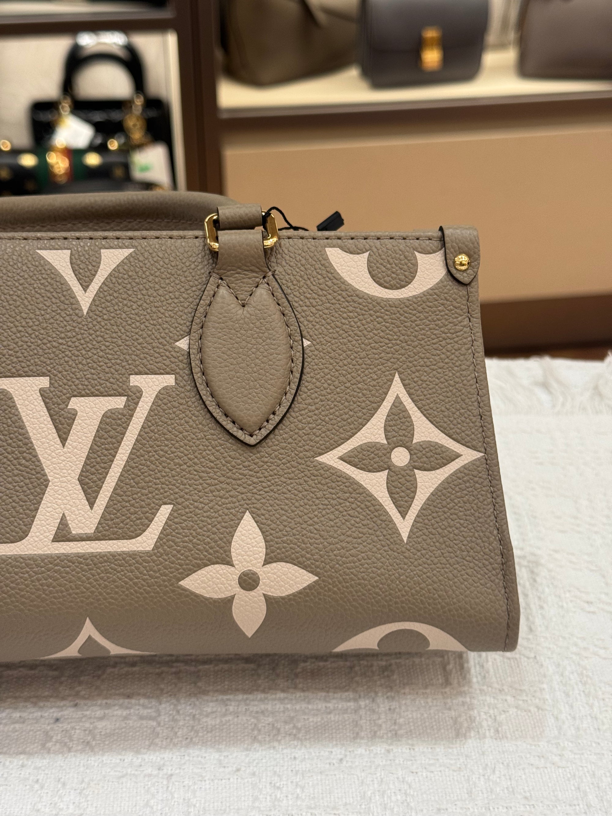 Louis Vuitton On The Go East West Bicolor Monogram Empriante