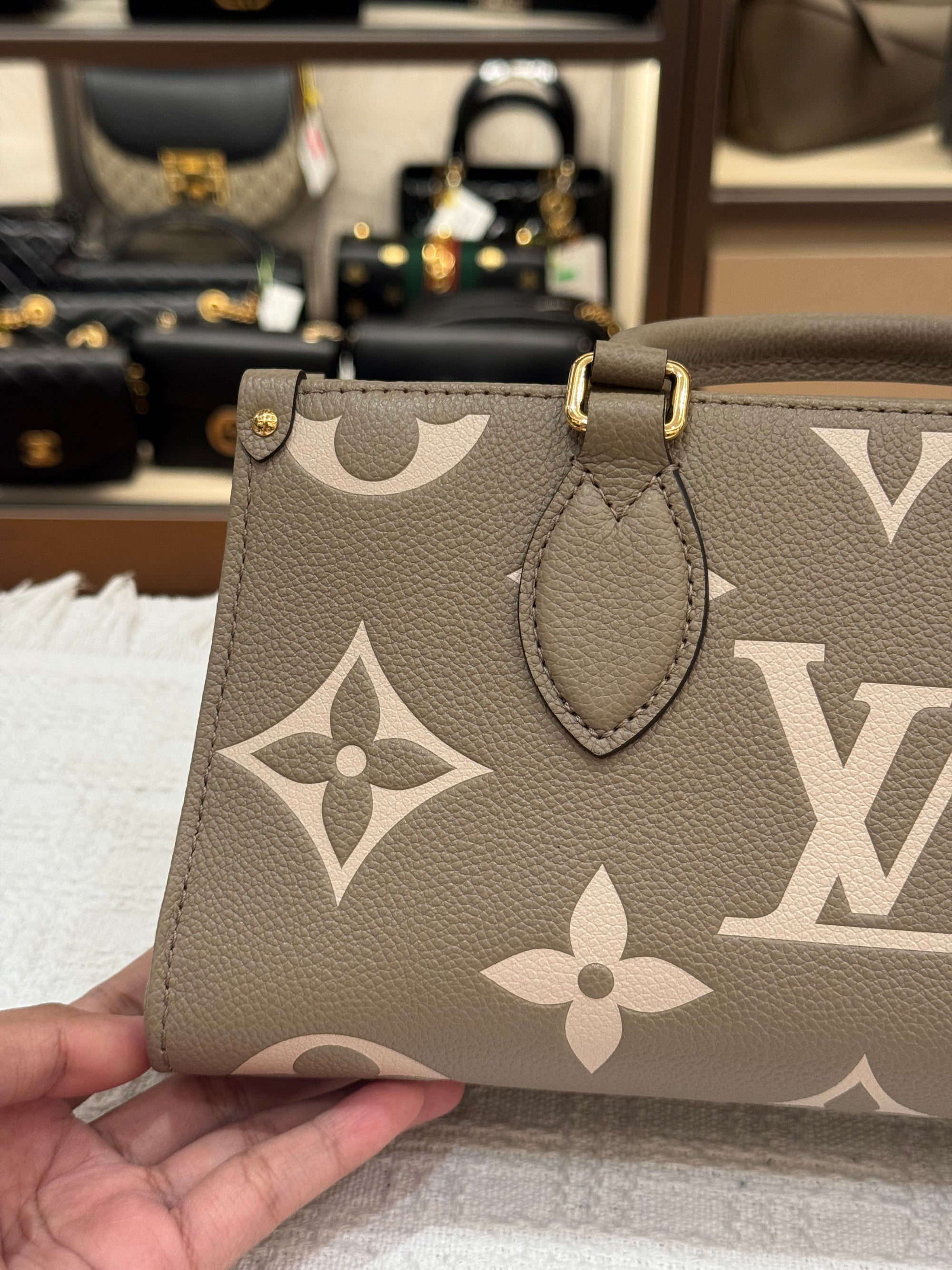 Louis Vuitton On The Go East West Bicolor Monogram Empriante