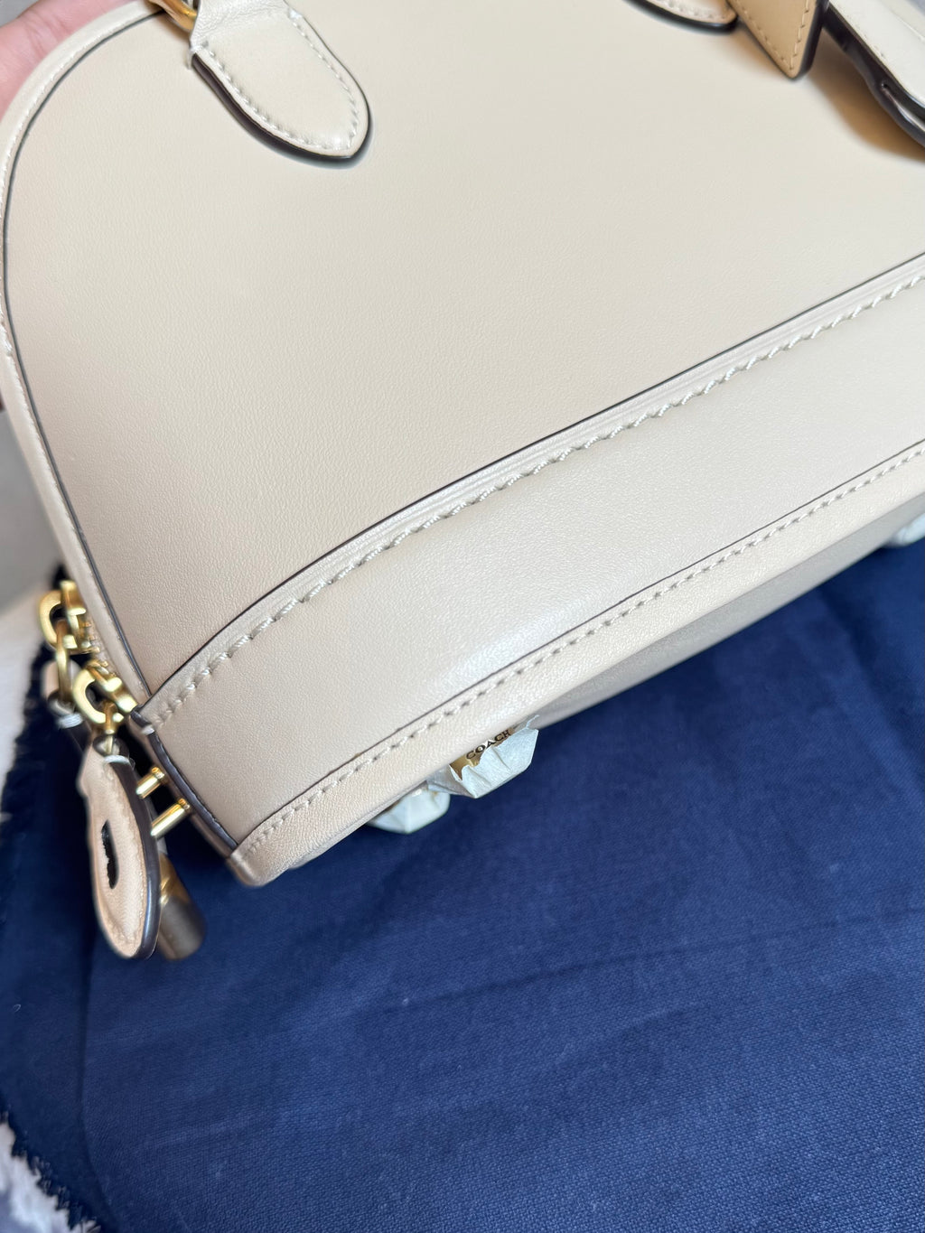 Coach Reveal Alma