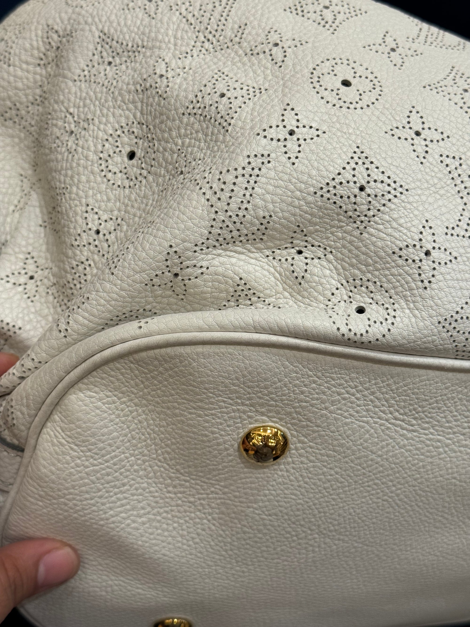 Louis Vuitton Mahina Hobo White