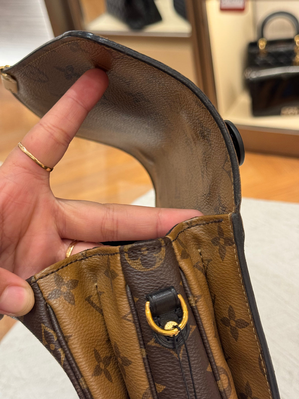 Louis Vuitton Metis Monogram Reverse