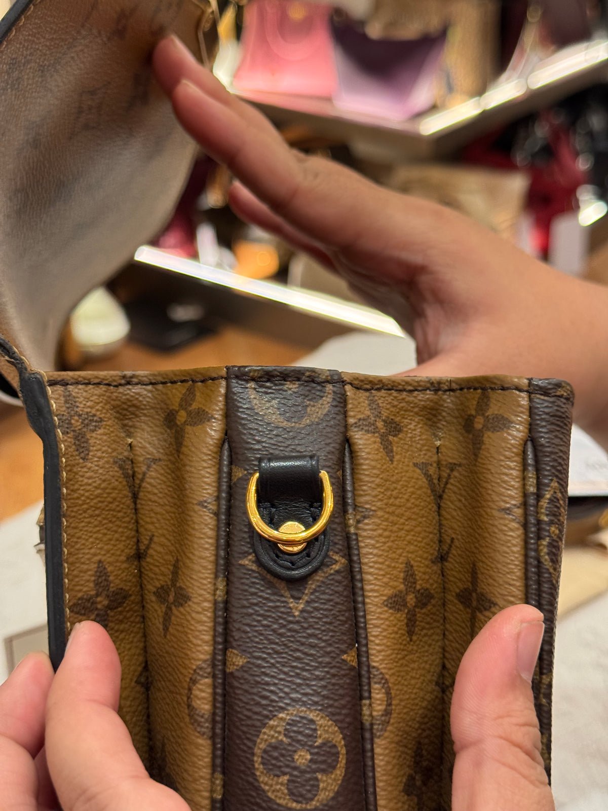 Louis Vuitton Metis Monogram Reverse