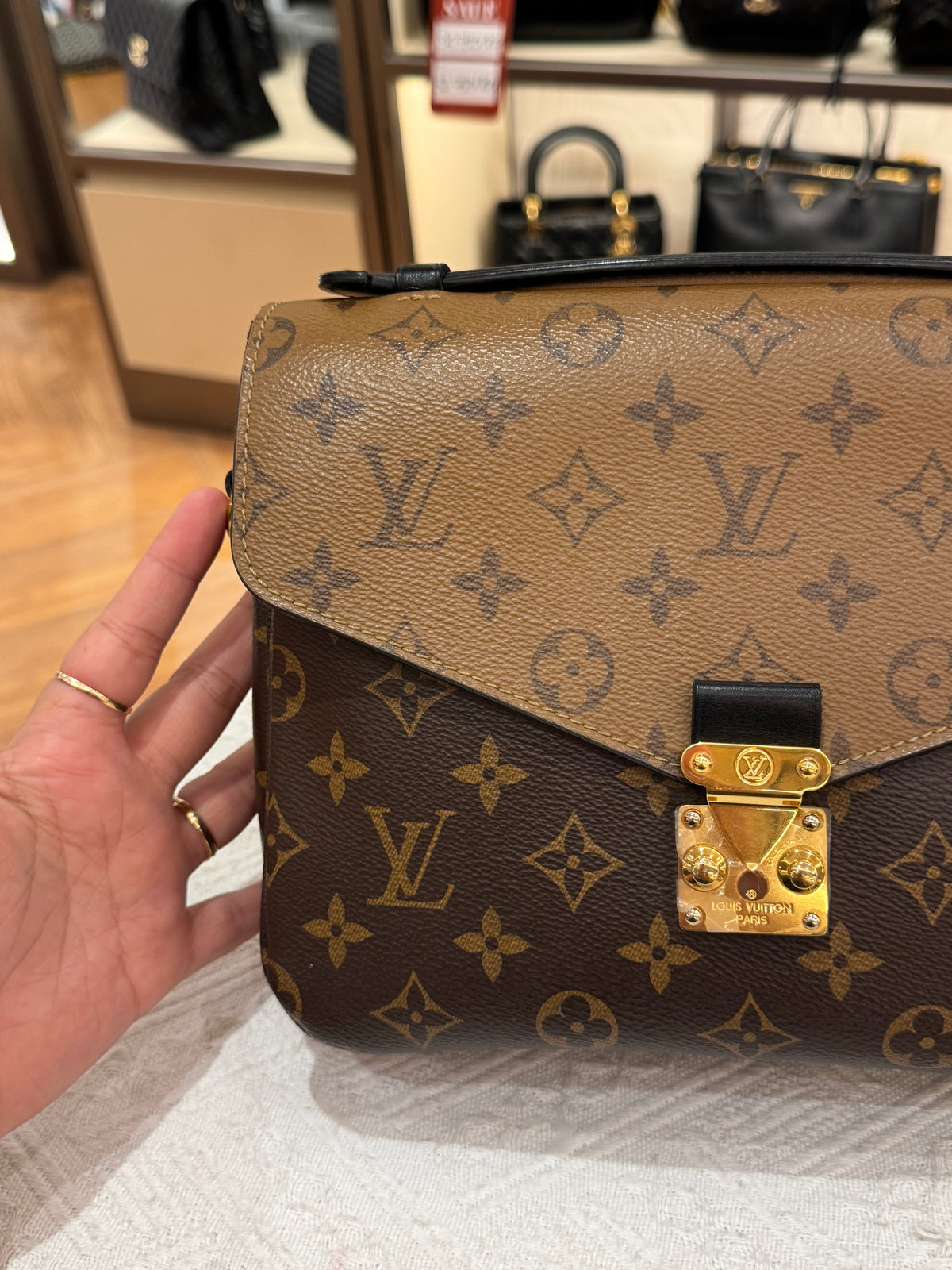 Louis Vuitton Metis Monogram Reverse