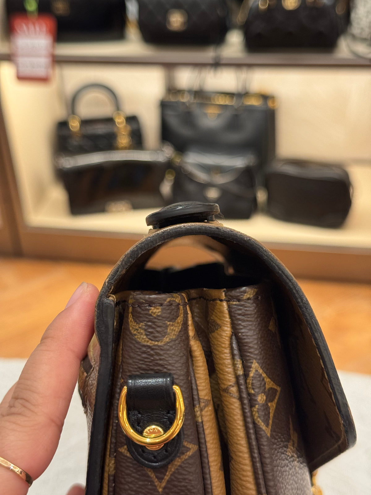 Louis Vuitton Metis Monogram Reverse