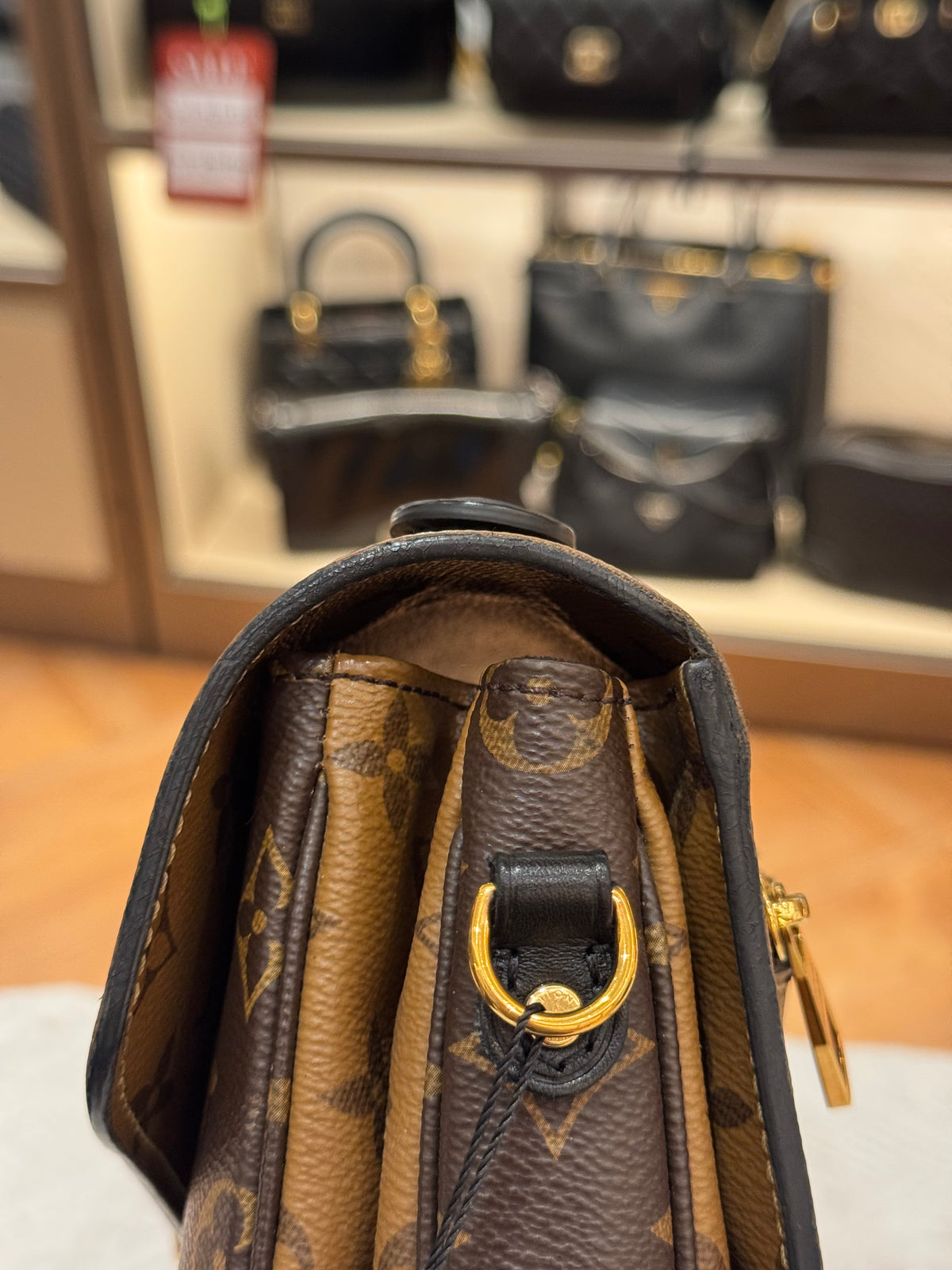 Louis Vuitton Metis Monogram Reverse