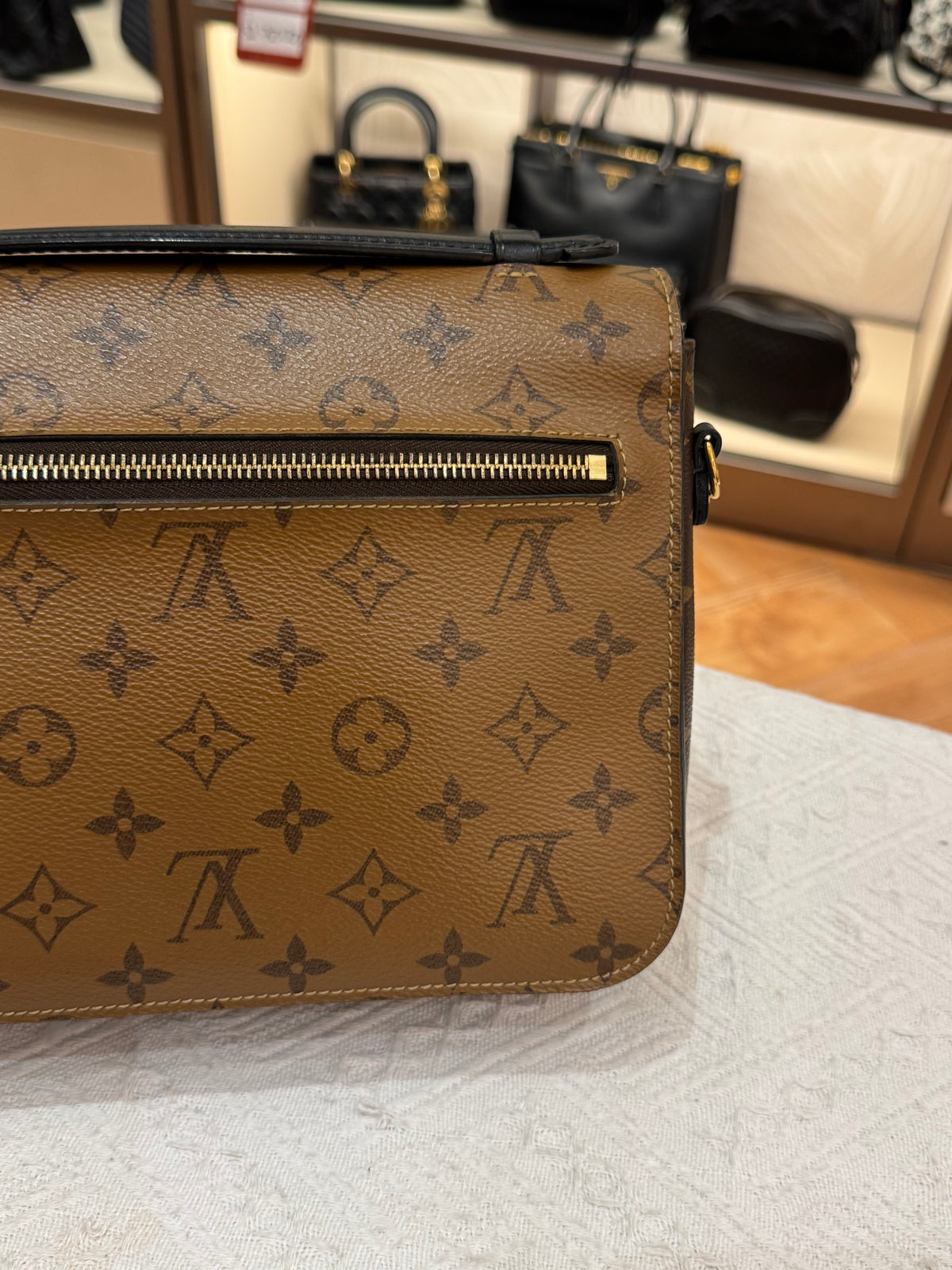 Louis Vuitton Metis Monogram Reverse