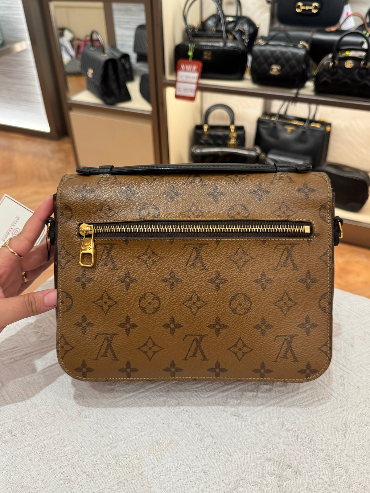 Louis Vuitton Metis Monogram Reverse