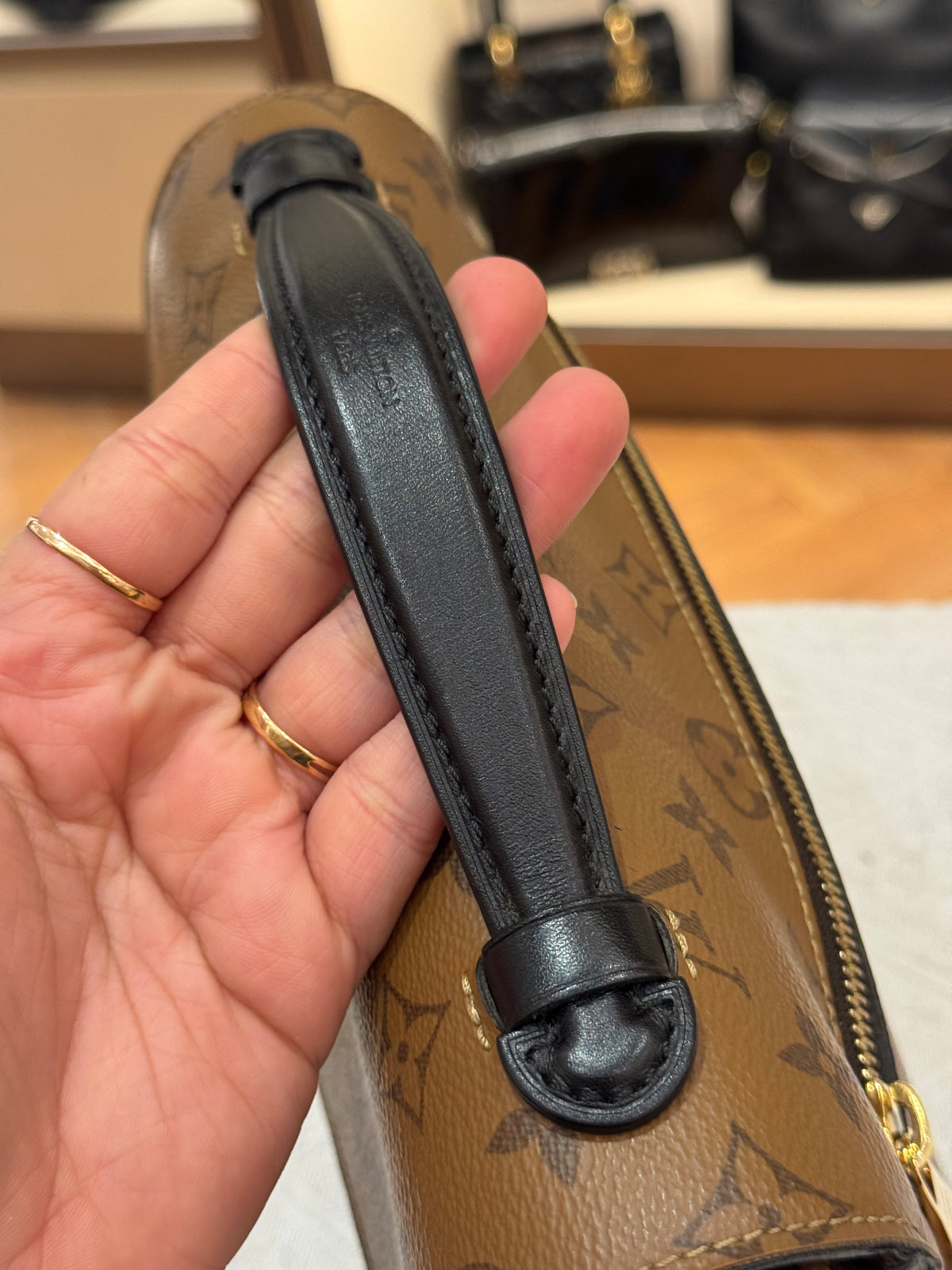 Louis Vuitton Metis Monogram Reverse