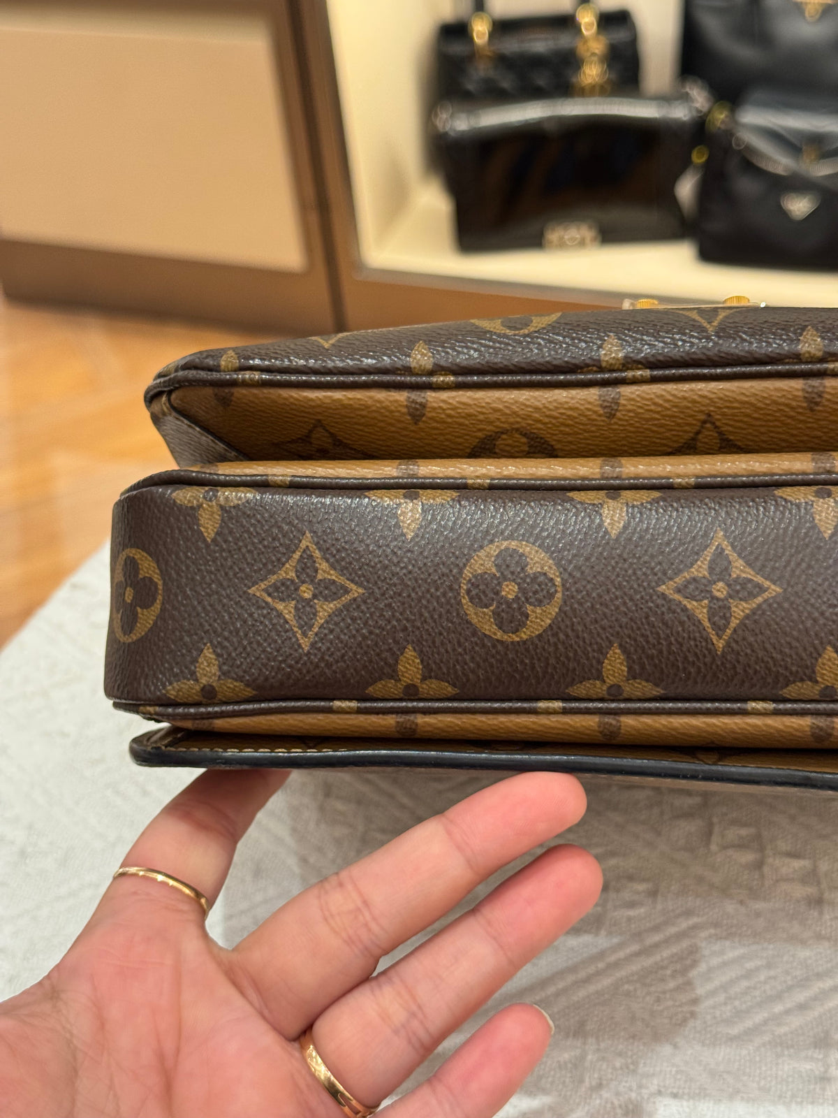 Louis Vuitton Metis Monogram Reverse