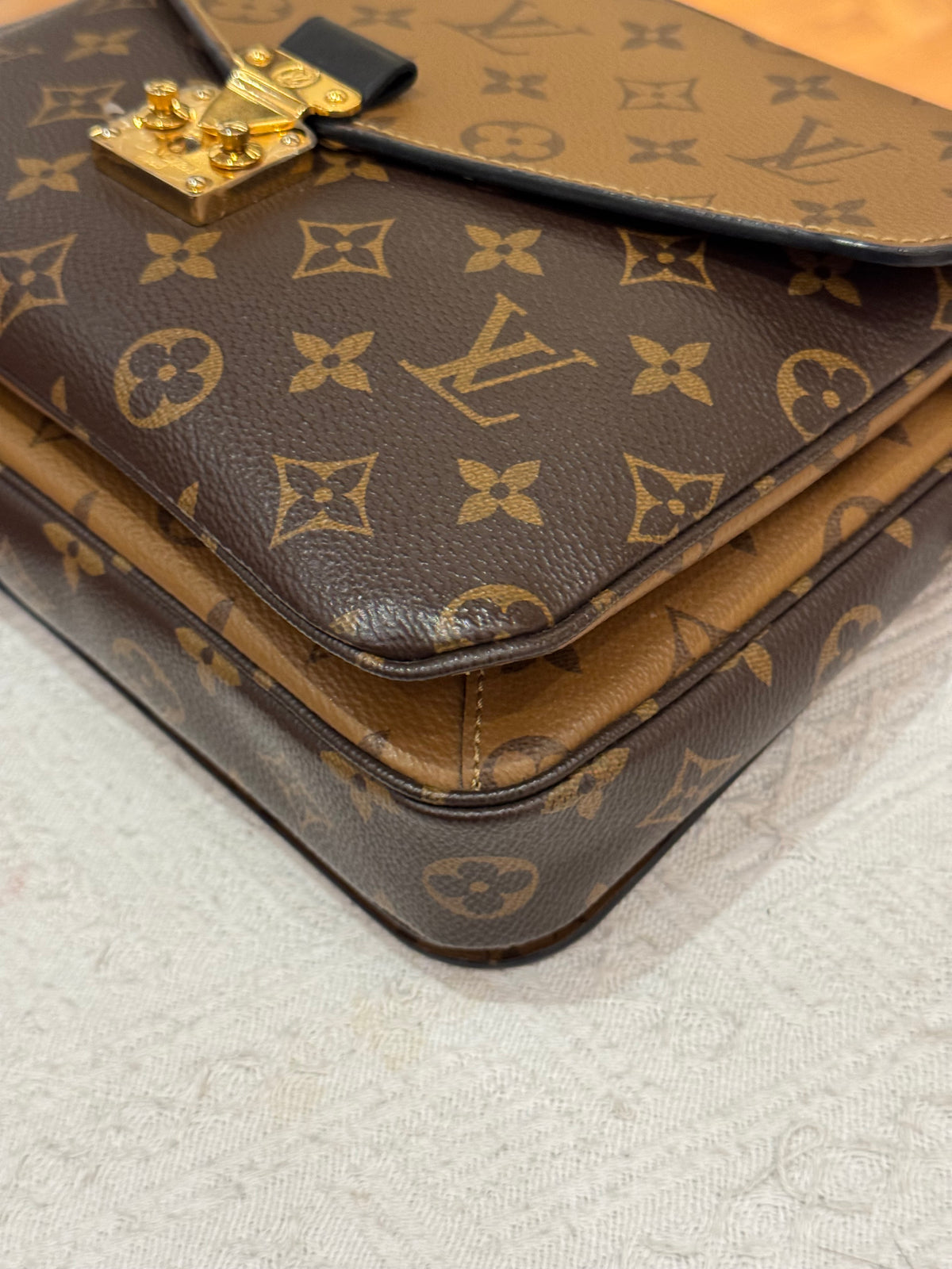 Louis Vuitton Metis Monogram Reverse