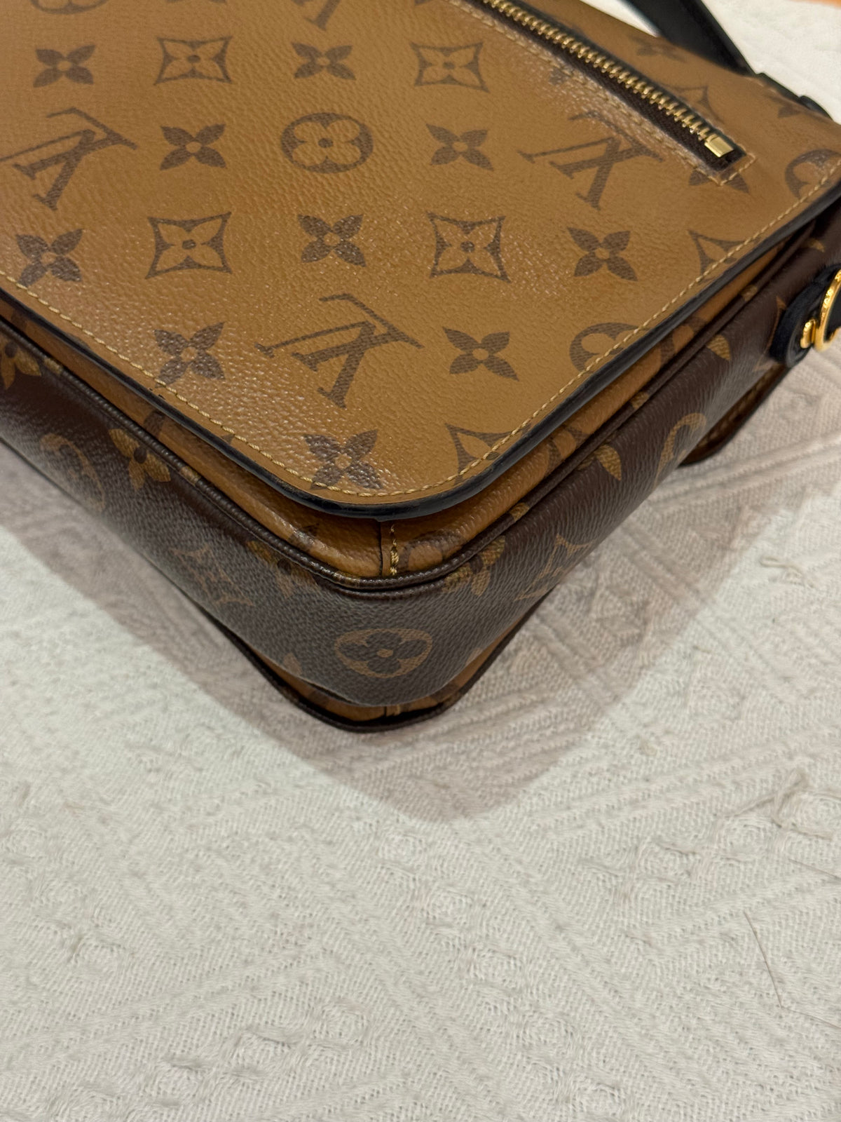 Louis Vuitton Metis Monogram Reverse