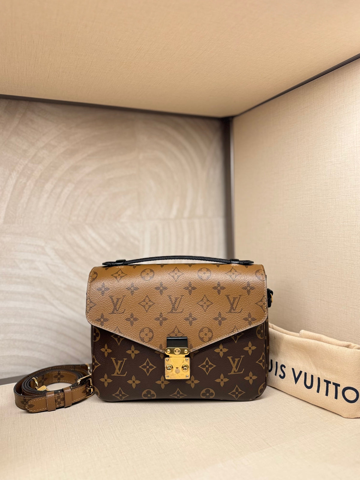 Louis Vuitton Metis Monogram Reverse