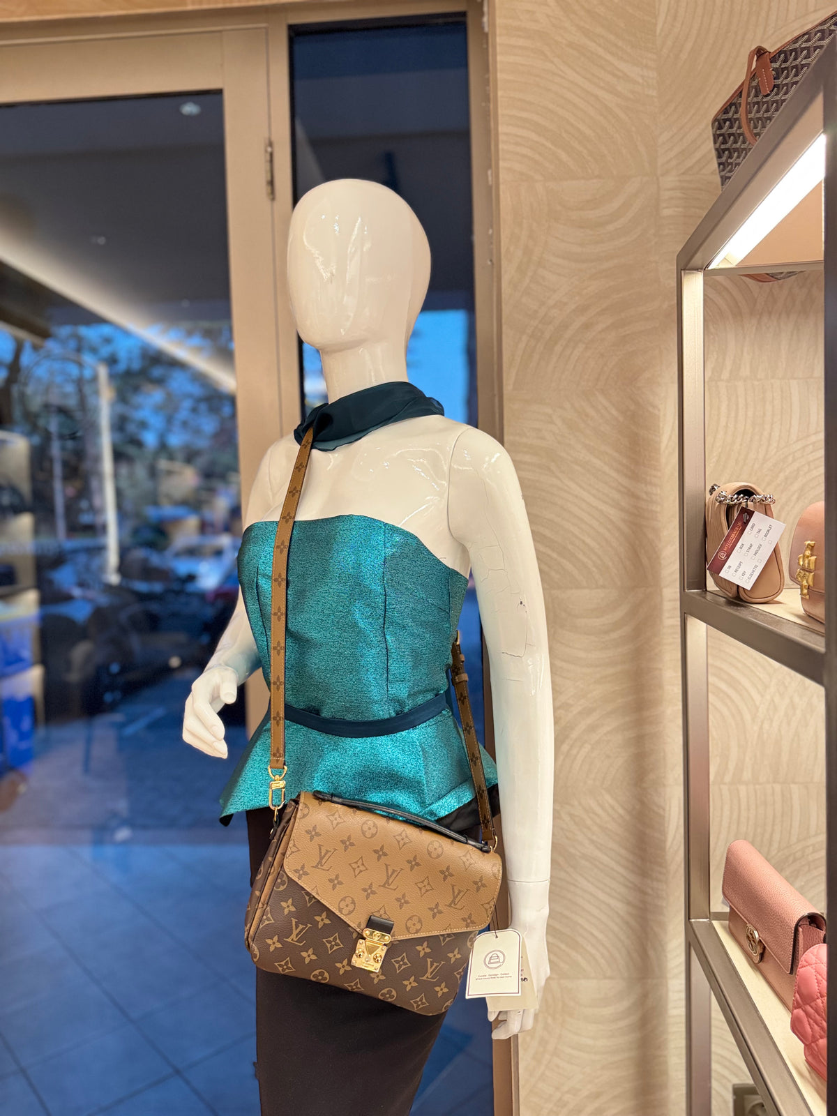 Louis Vuitton Metis Monogram Reverse