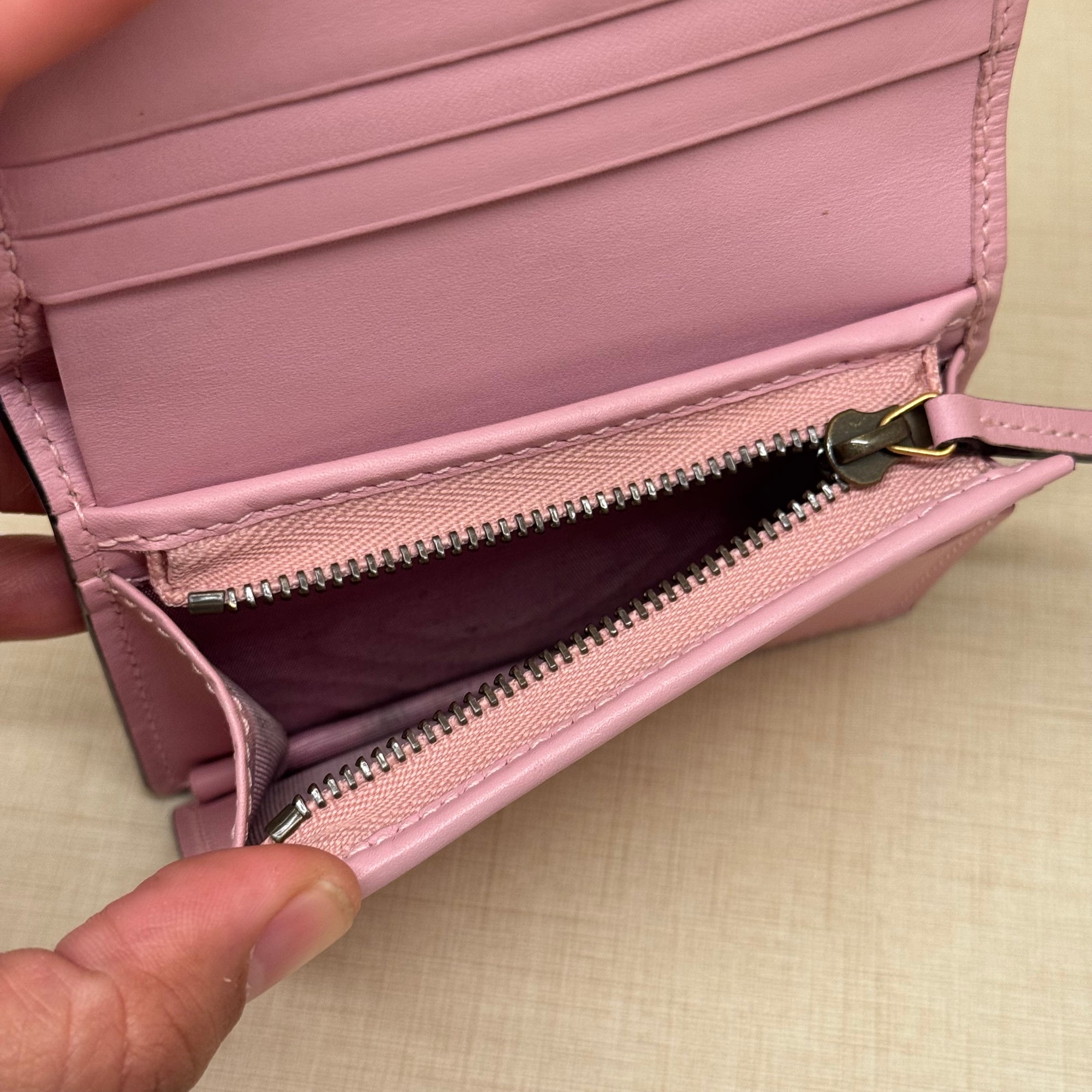 Gucci Compact Wallet Strawberry