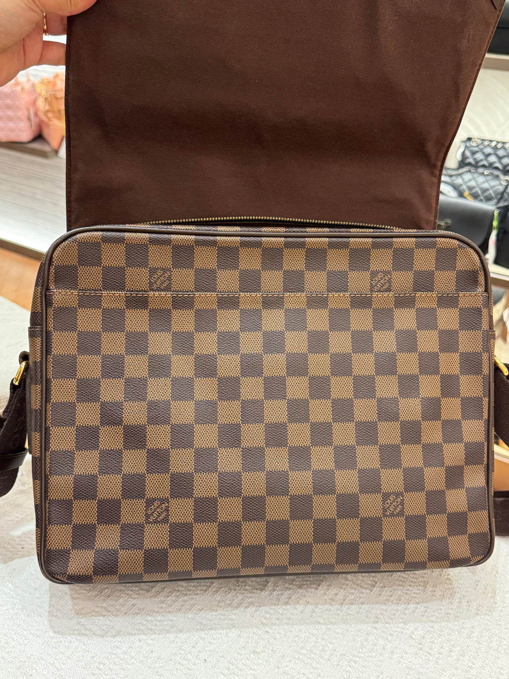 Louis Vuitton Shelton MM Damier