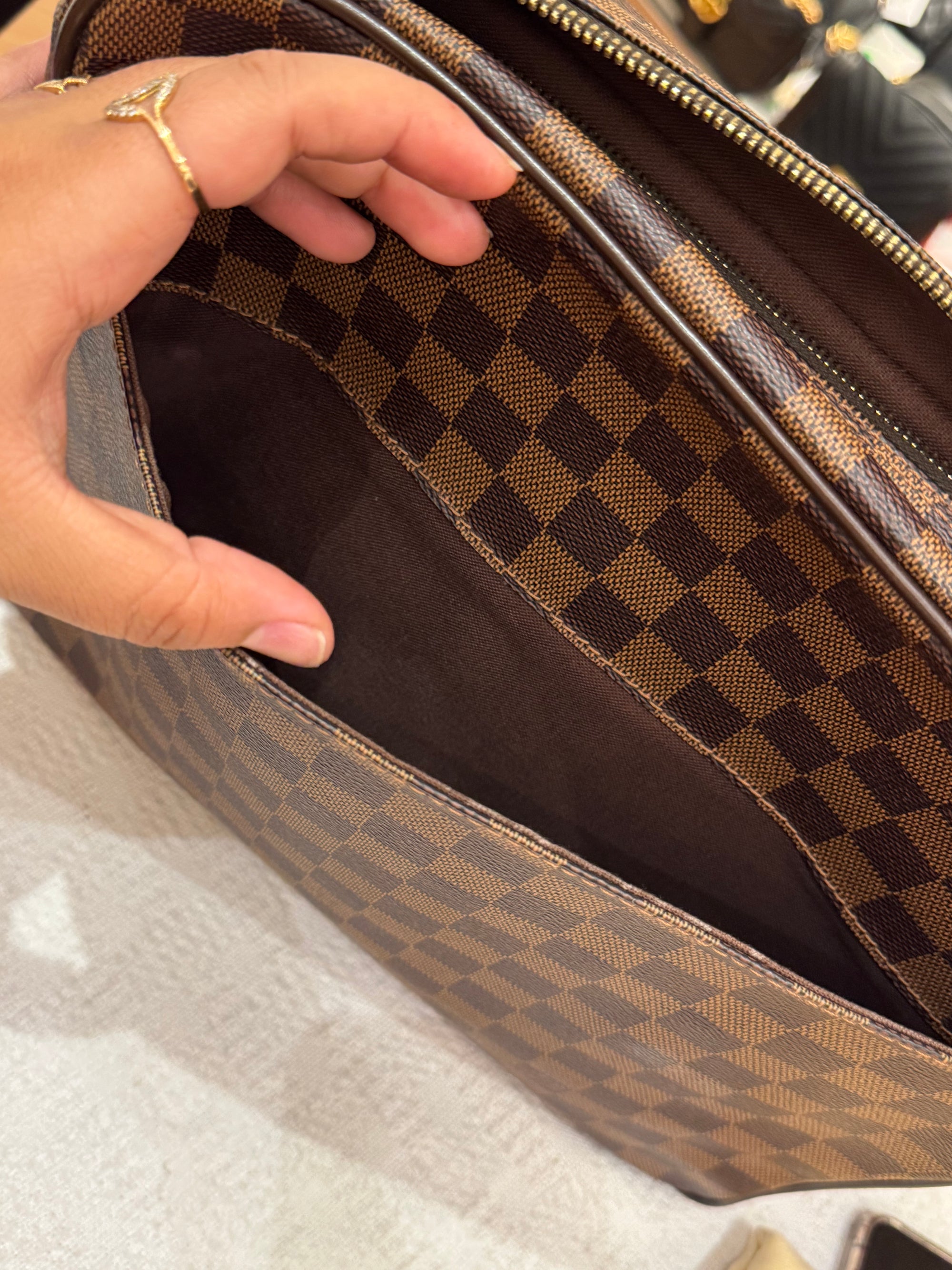 Louis Vuitton Shelton MM Damier