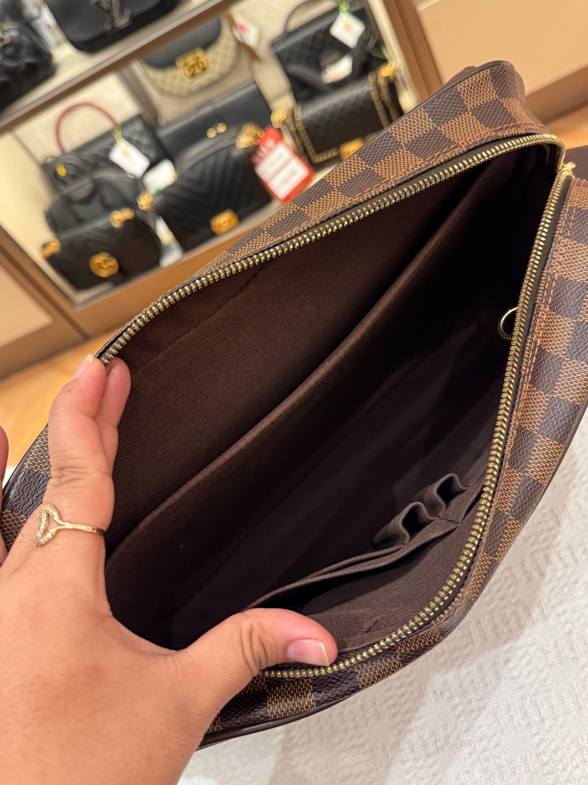 Louis Vuitton Shelton MM Damier
