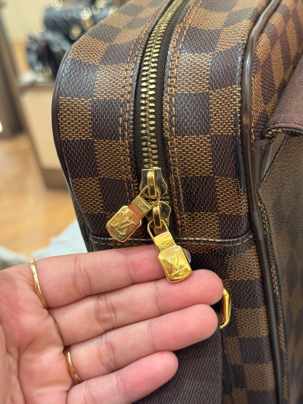 Louis Vuitton Shelton MM Damier