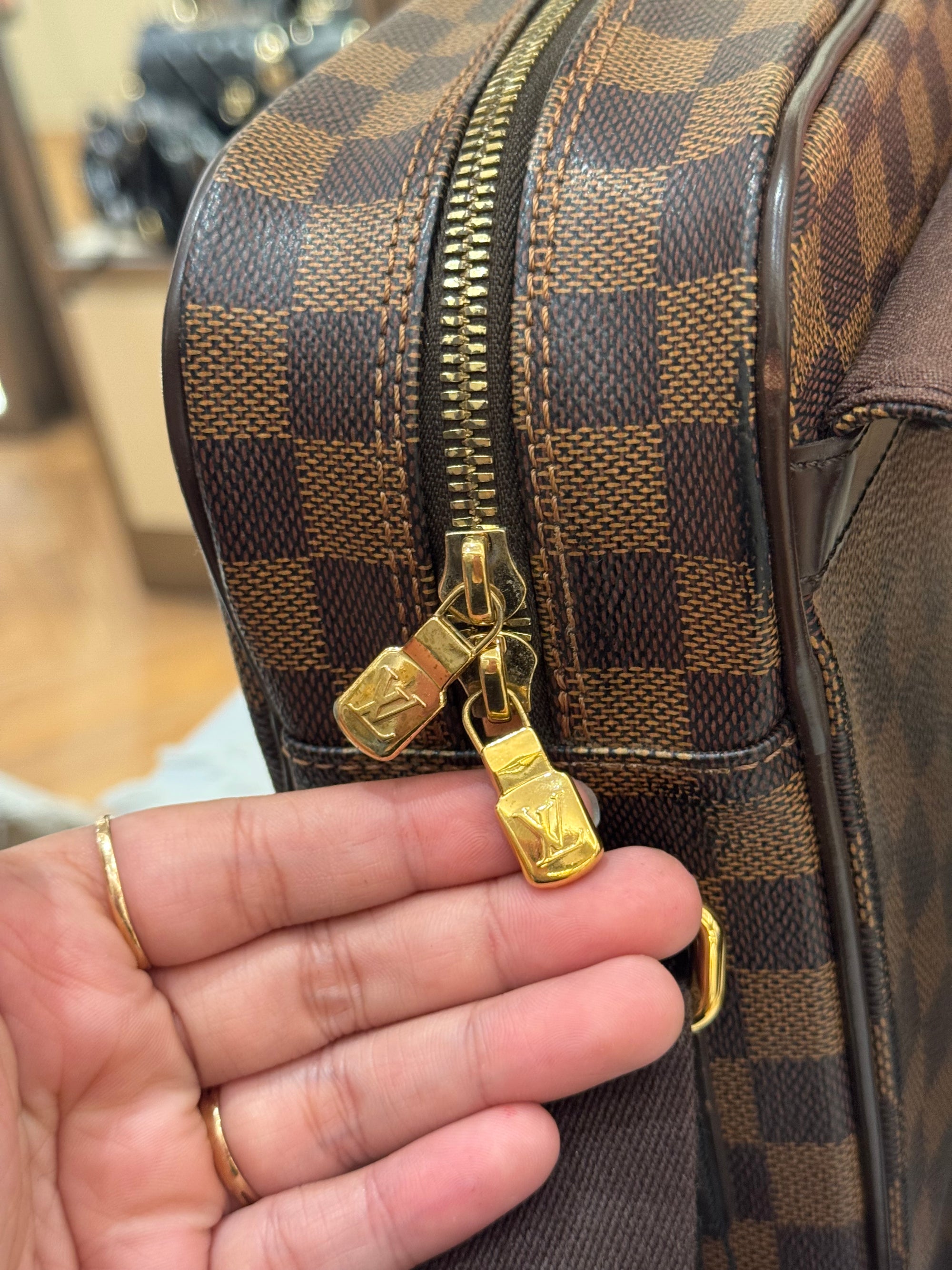 Louis Vuitton Shelton MM Damier