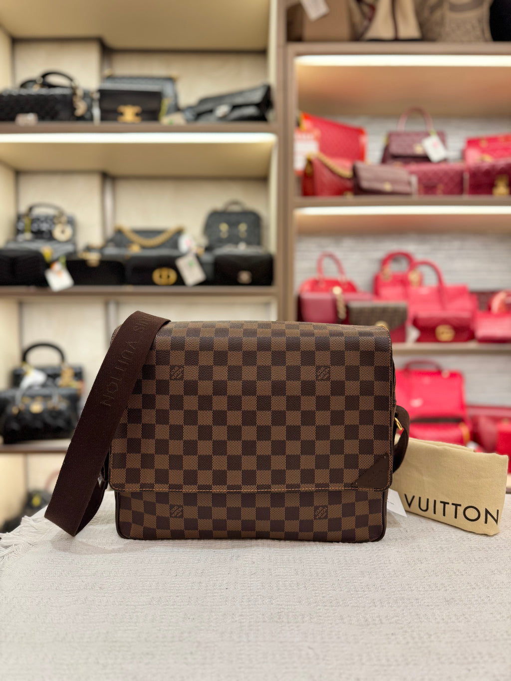 Louis Vuitton Shelton MM Damier