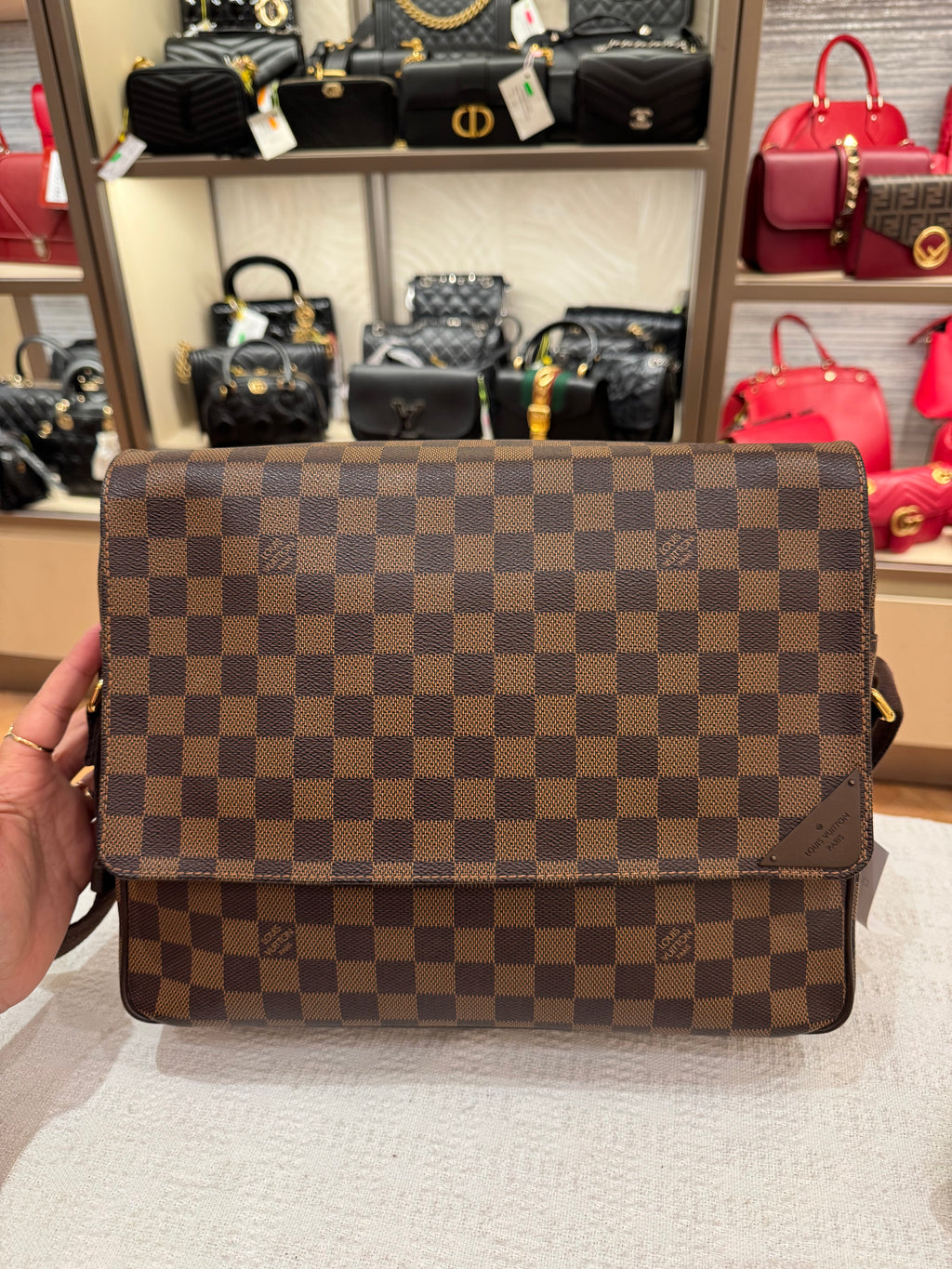 Louis Vuitton Shelton MM Damier
