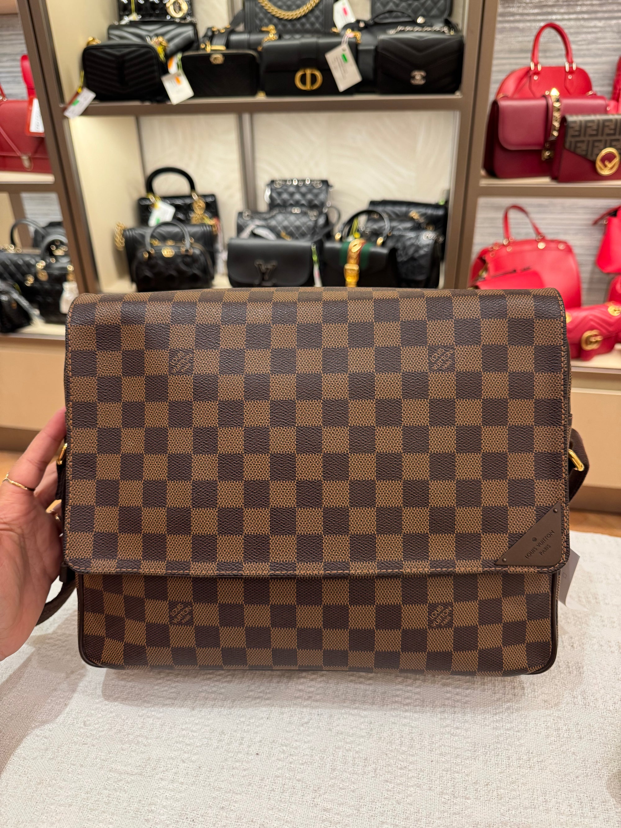 Louis Vuitton Shelton MM Damier