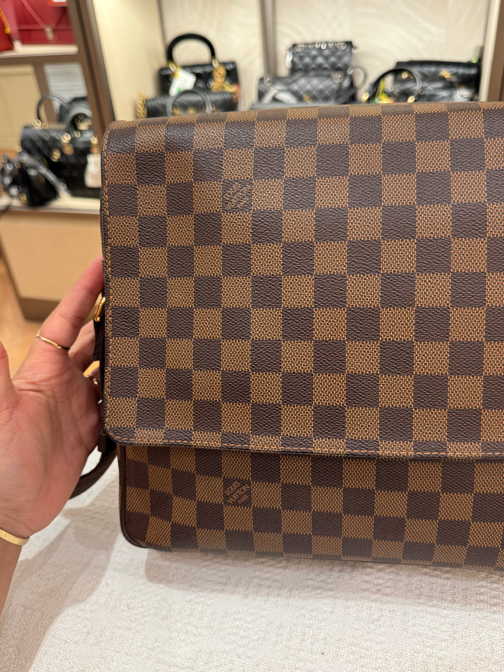 Louis Vuitton Shelton MM Damier