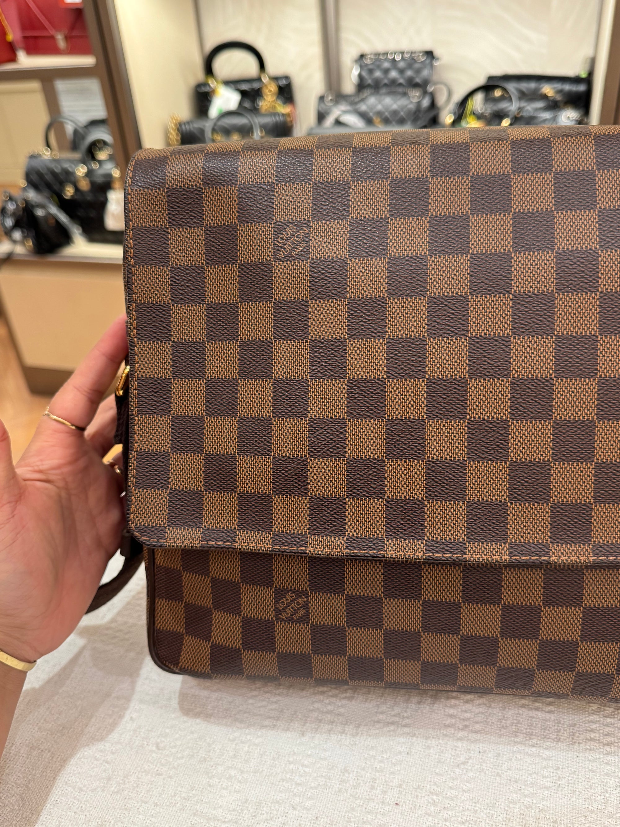 Louis Vuitton Shelton MM Damier