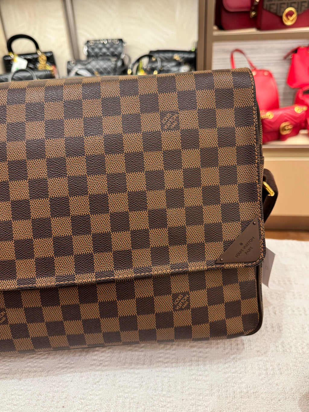 Louis Vuitton Shelton MM Damier