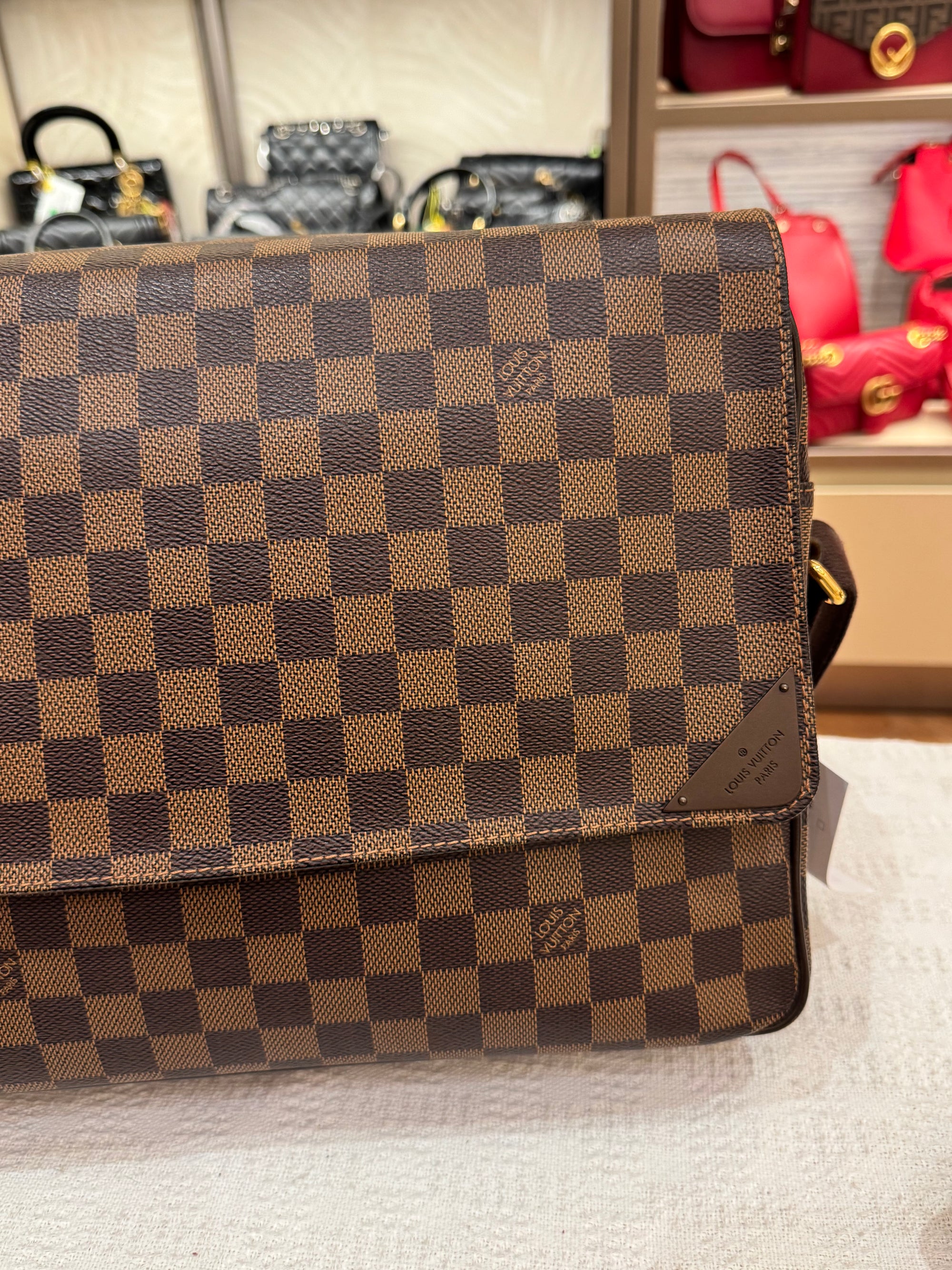 Louis Vuitton Shelton MM Damier