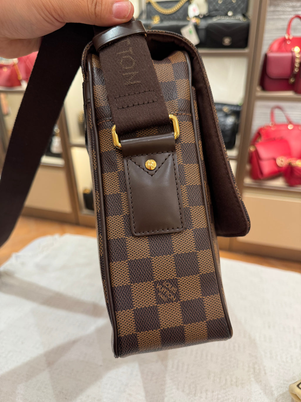 Louis Vuitton Shelton MM Damier