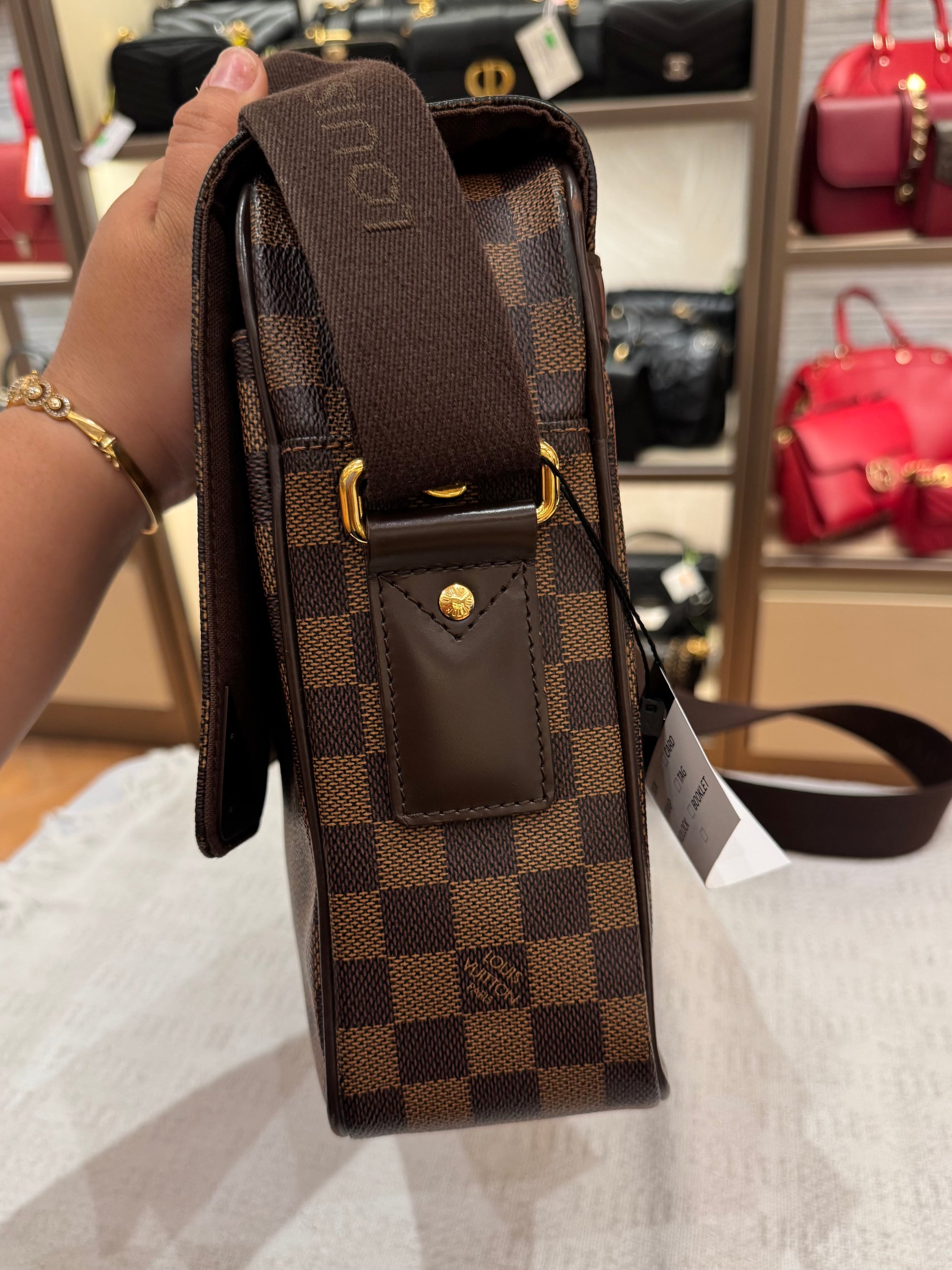 Louis Vuitton Shelton MM Damier