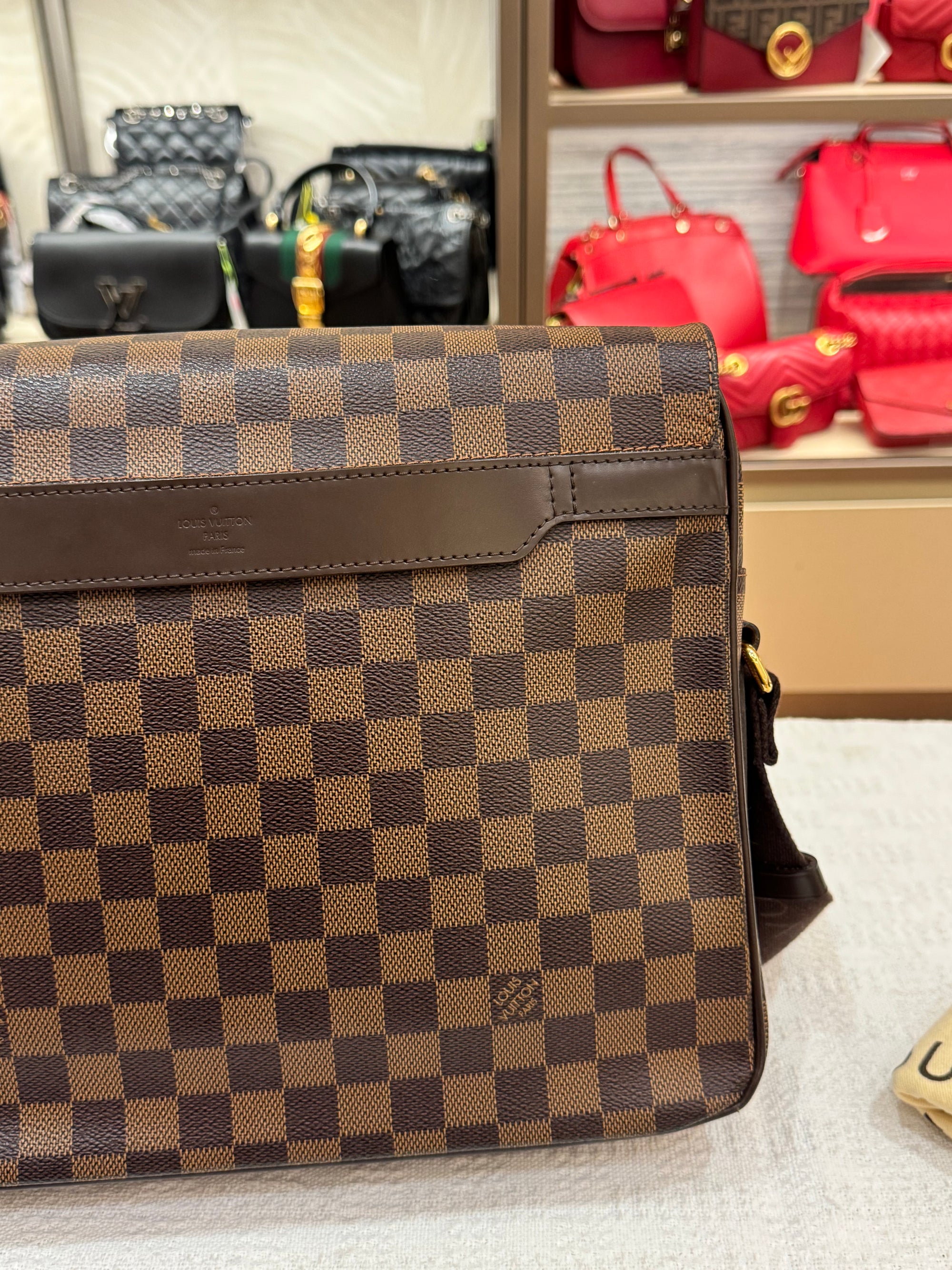 Louis Vuitton Shelton MM Damier