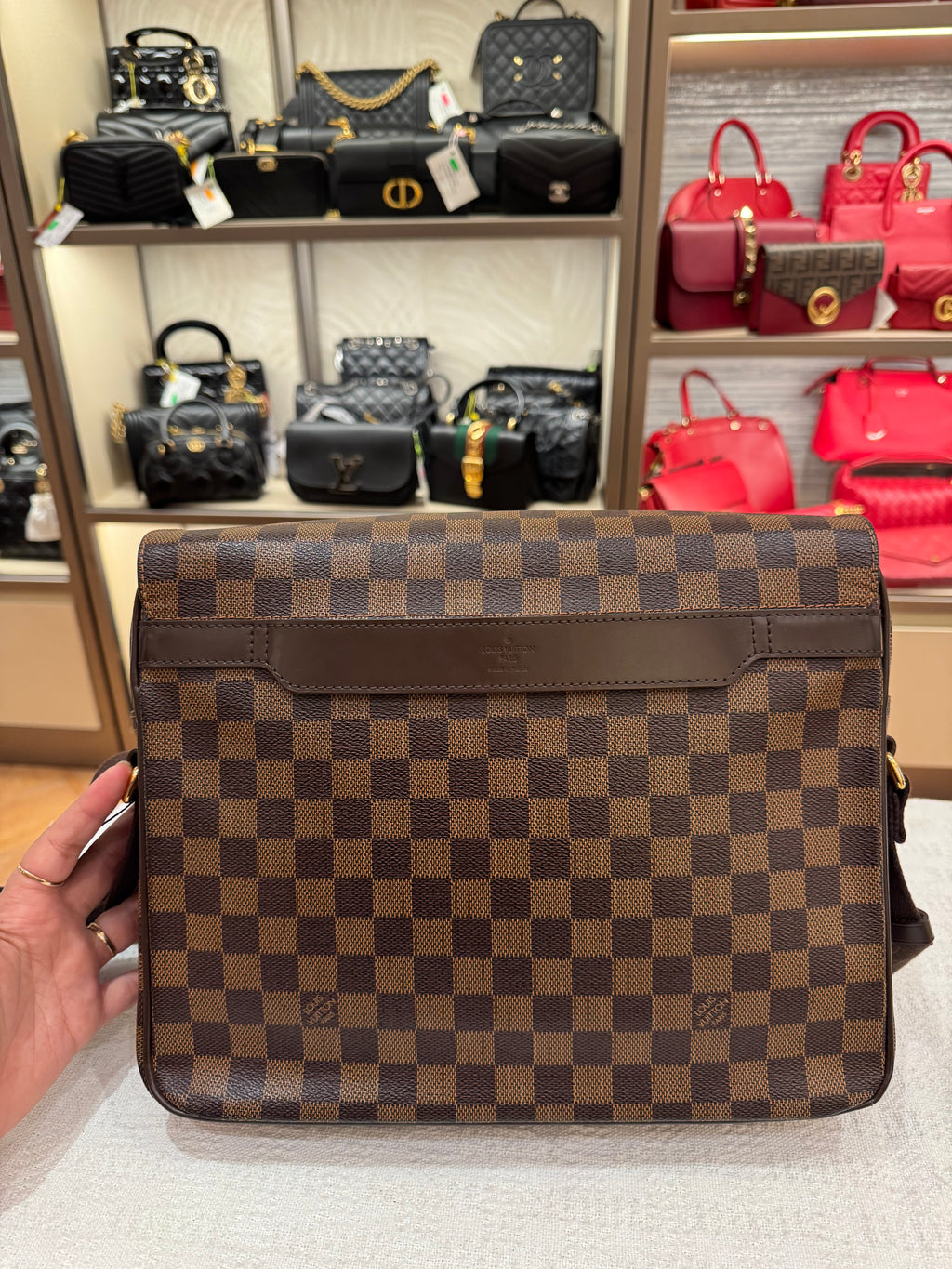 Louis Vuitton Shelton MM Damier