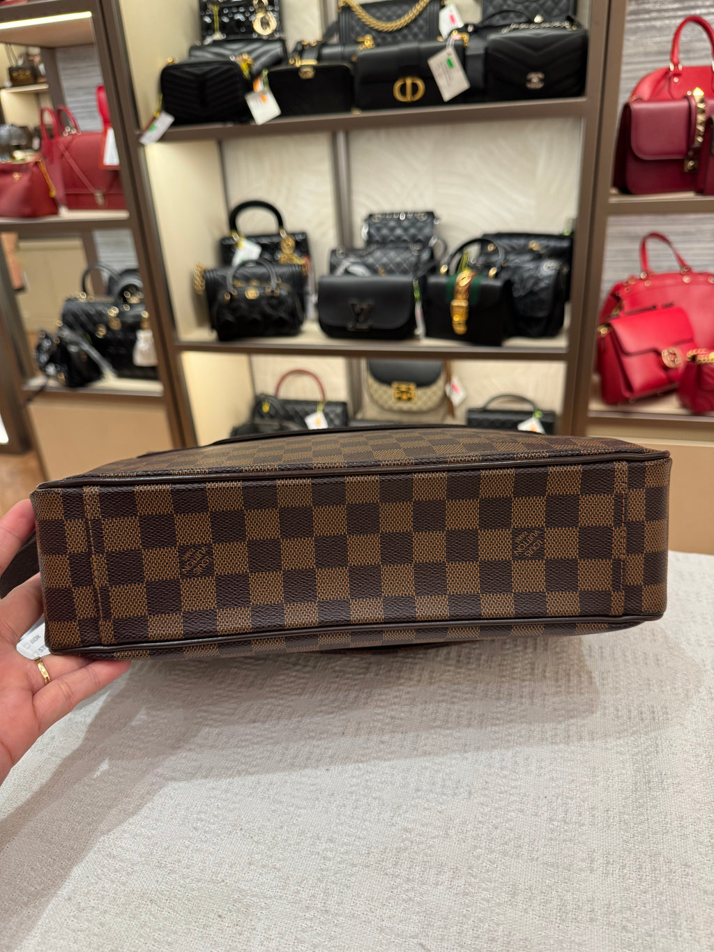 Louis Vuitton Shelton MM Damier